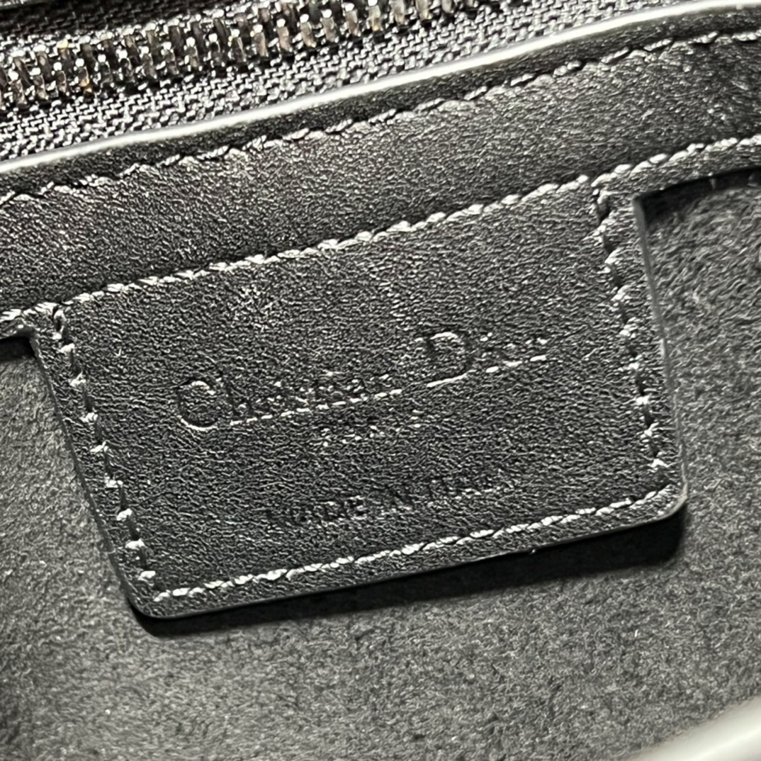 Handbag Dior 1202 size 28  28  9.5 cm - vstockx