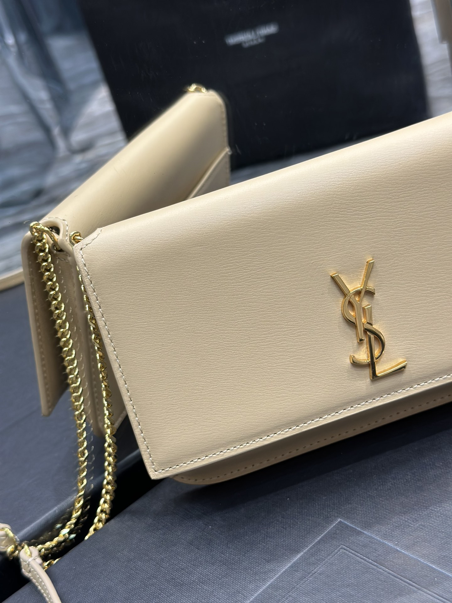 Handbags SAINT LAURENT 635095 size 18x11x2 cm - vstockx