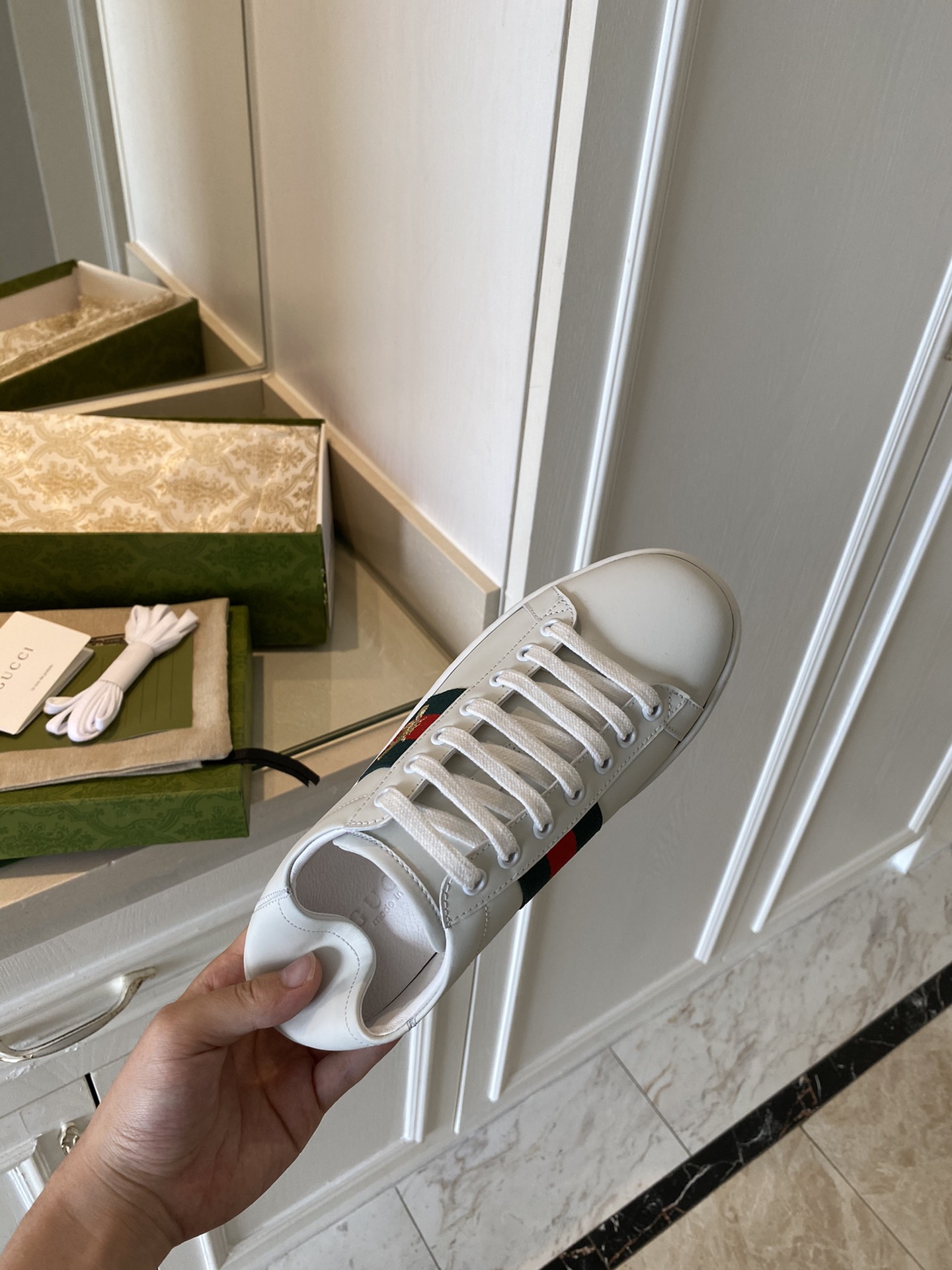 Gucci Women's Ace sneaker with bee sneaker 4 - vstockx