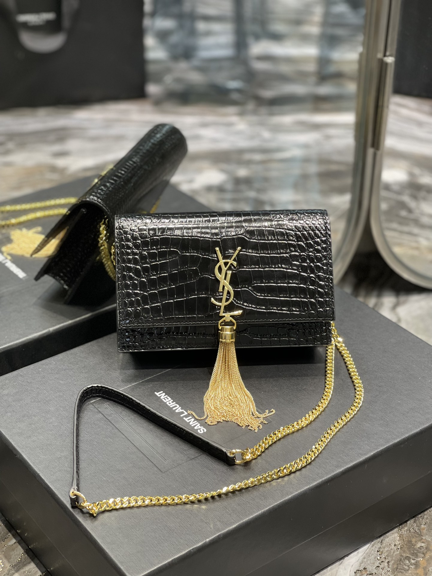 Handbags SAINT LAURENT 452159 size 19x12.5x4 cm - vstockx