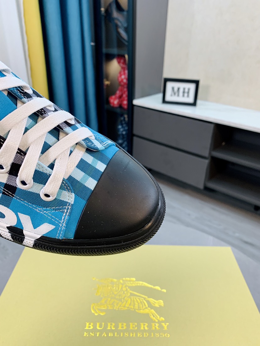 Burberry Perforated Check Sneaker 34 - vstockx
