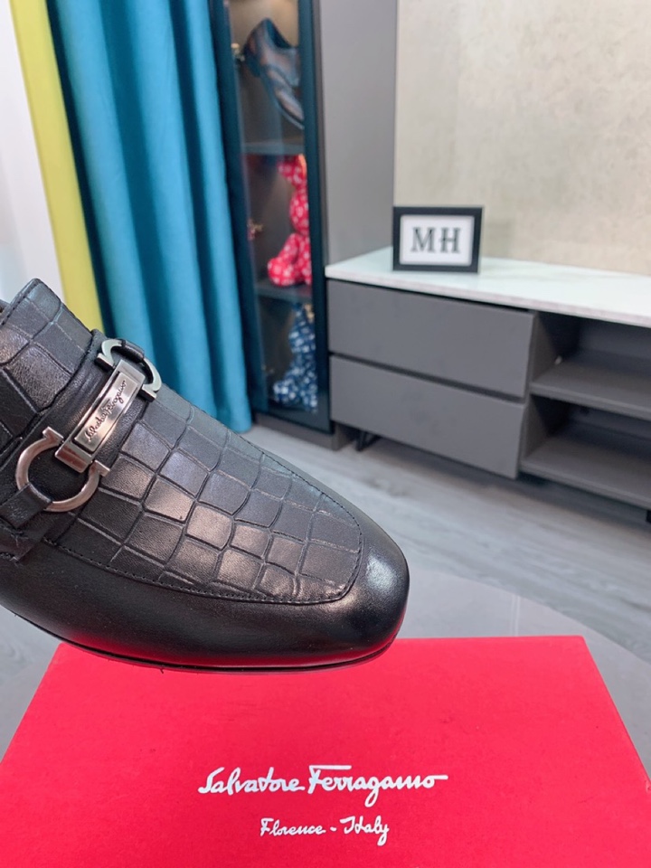 Salvatore Ferragamo Boots 35 - vstockx