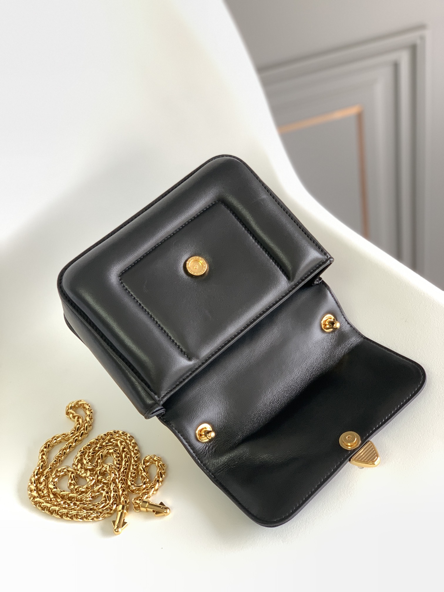 Handbags Bvlgari BVLGARI size:19.2*15*6 cm - vstockx