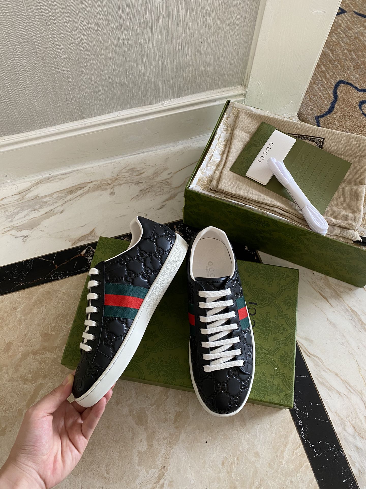 Gucci Women's Ace sneaker with bee sneaker 4 - vstockx
