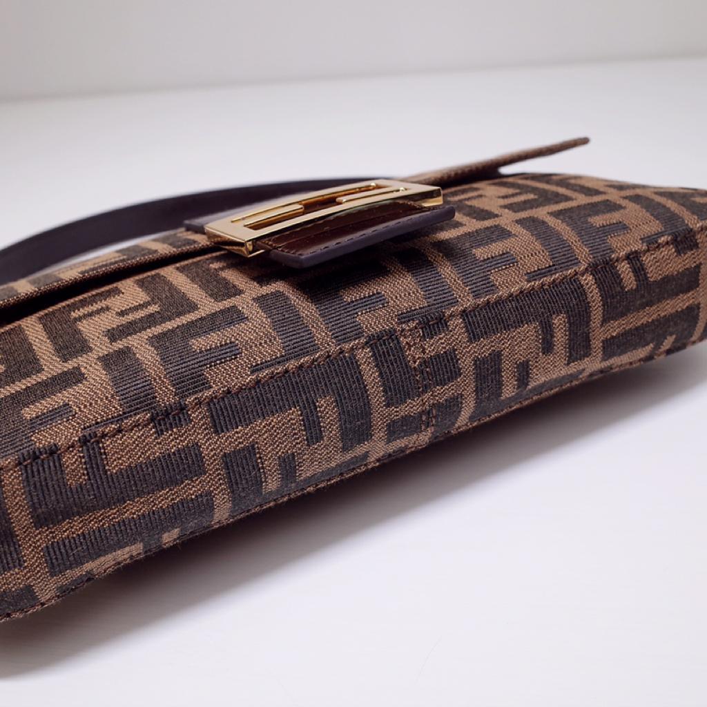 Handbag Burberry 6207 size 26*4*16cm - vstockx