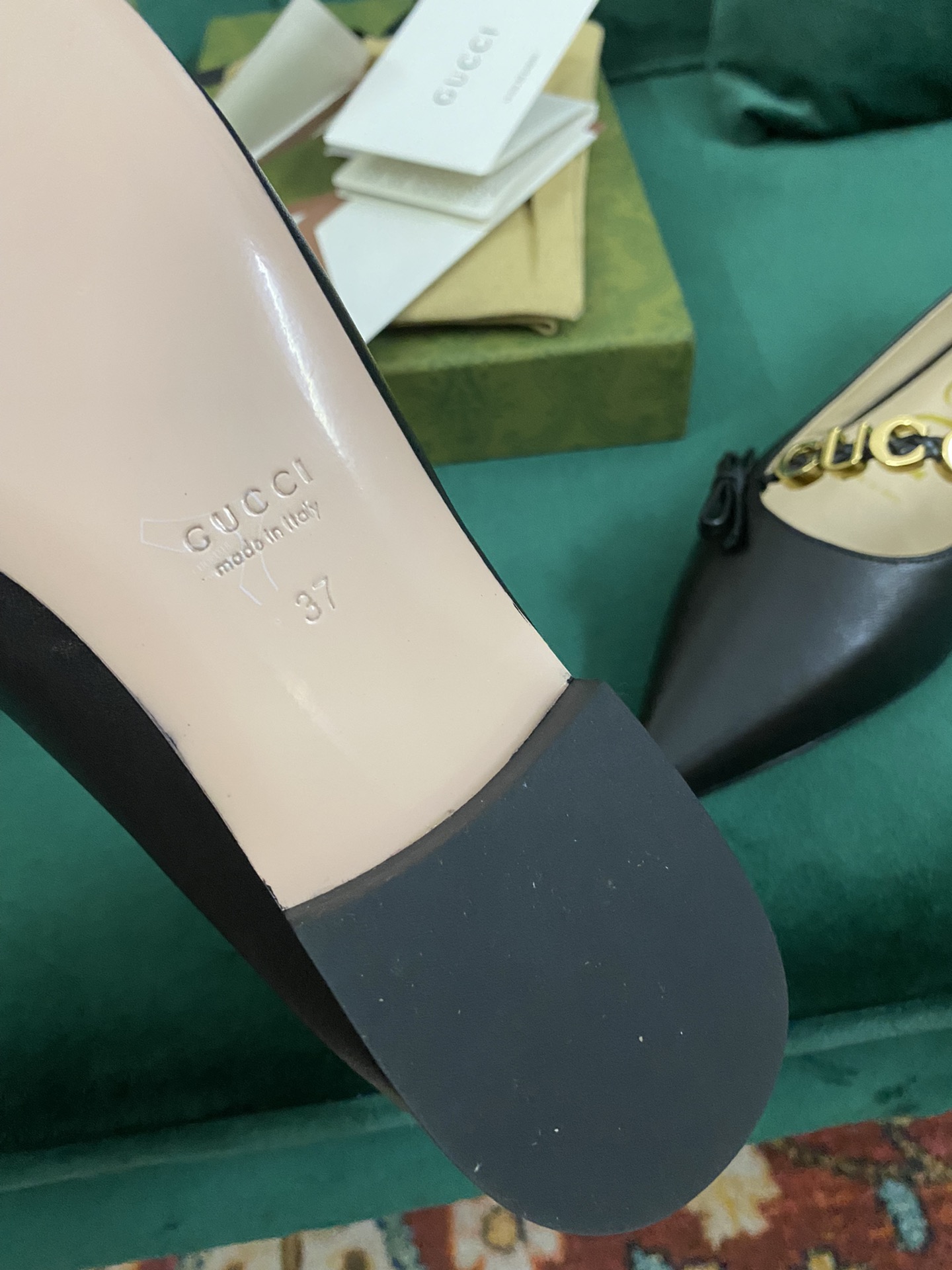 Gucci Women's pump with 'GUCCI' Women 10 - vstockx