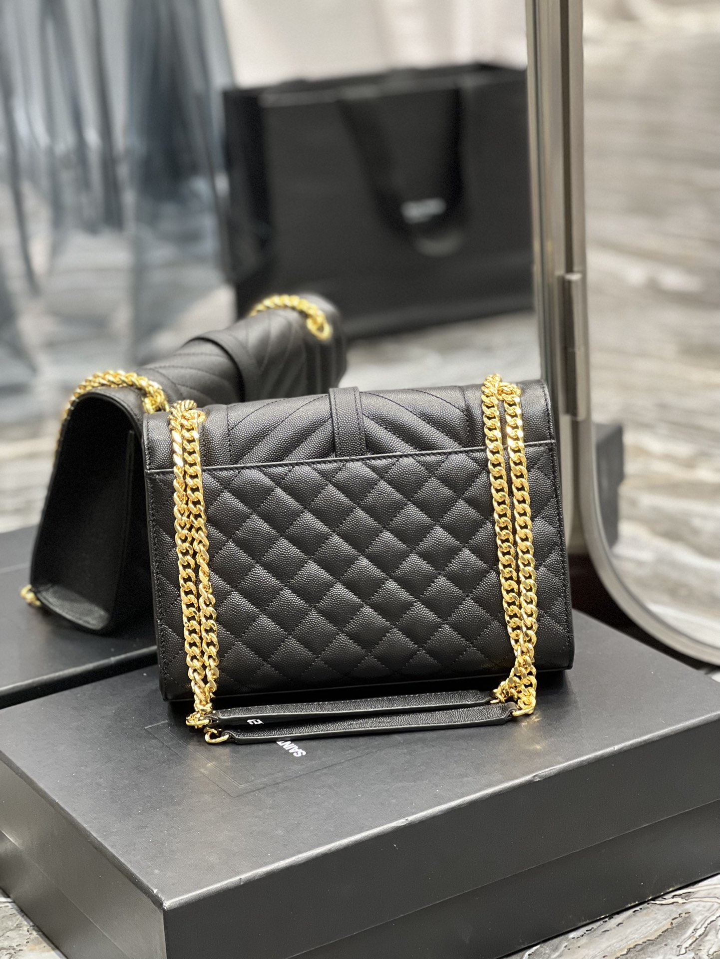 Handbags SAINT LAURENT 487206 size 24x17.5x6 cm - vstockx