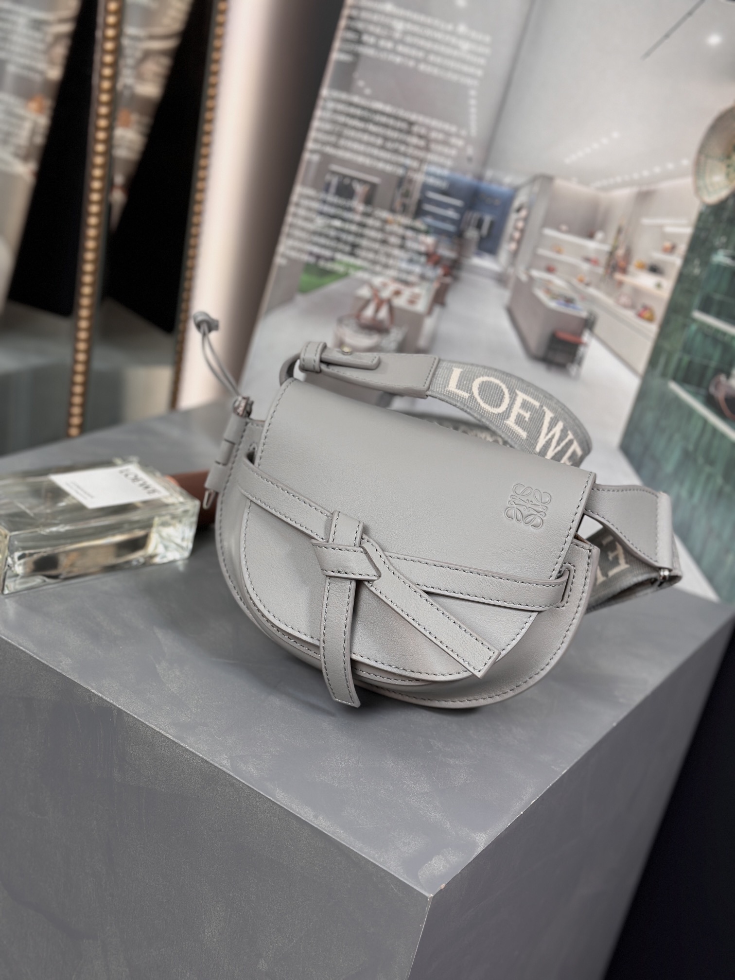 Handbags LOEWE   size:15*12.5*9cm - vstockx