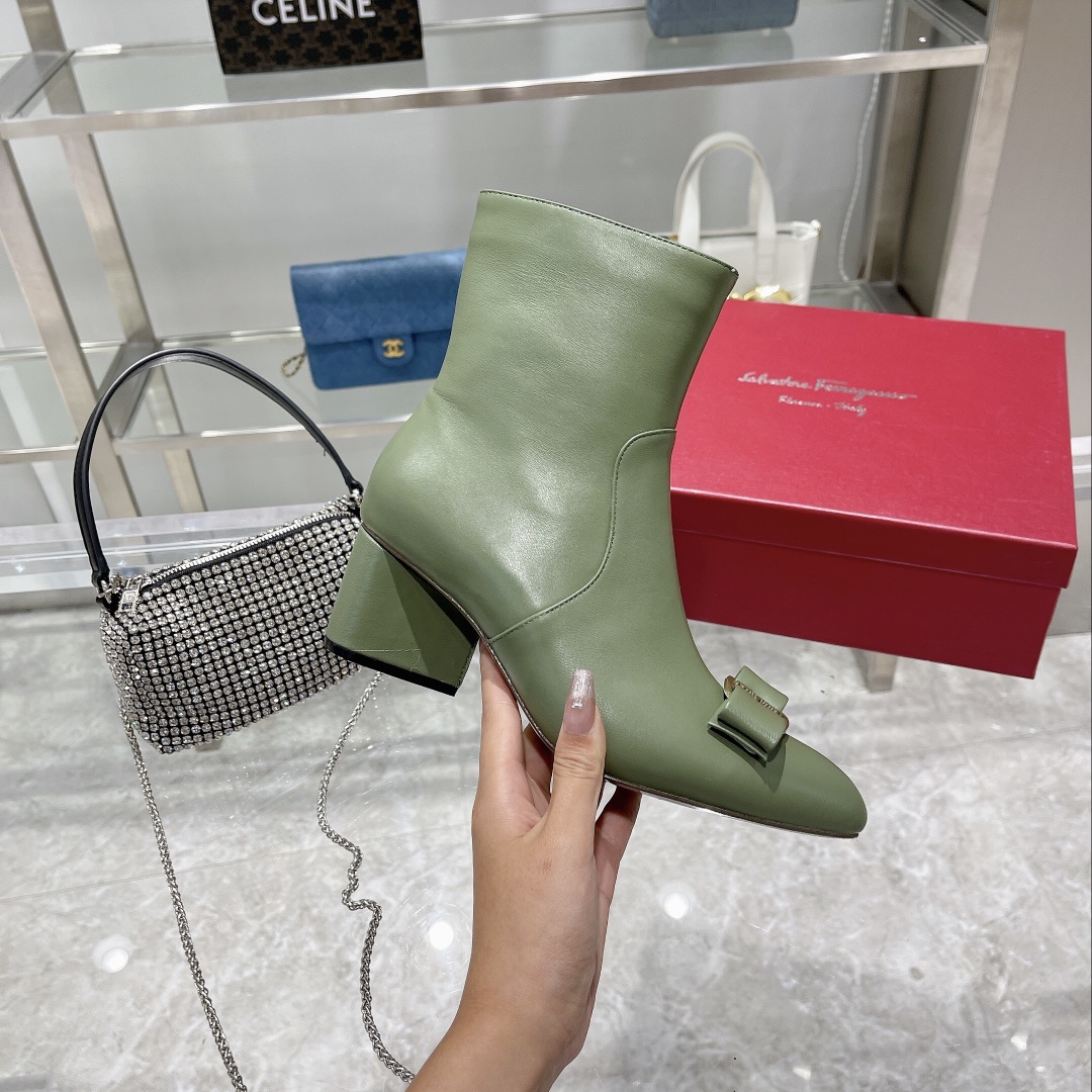 Salvatore Ferragamo Boots 7 - vstockx