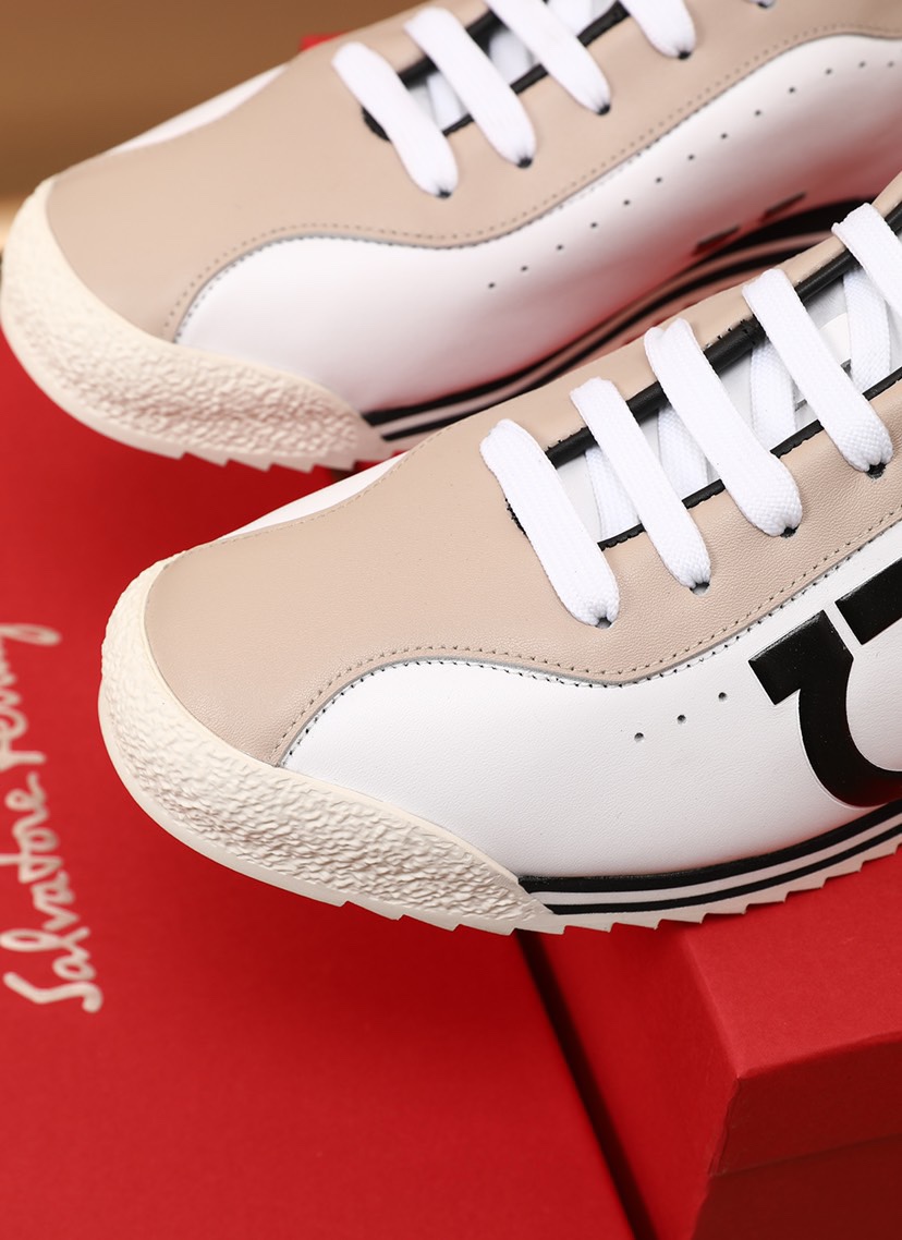 Salvatore Ferragamo Gancini Sneaker 18 - vstockx