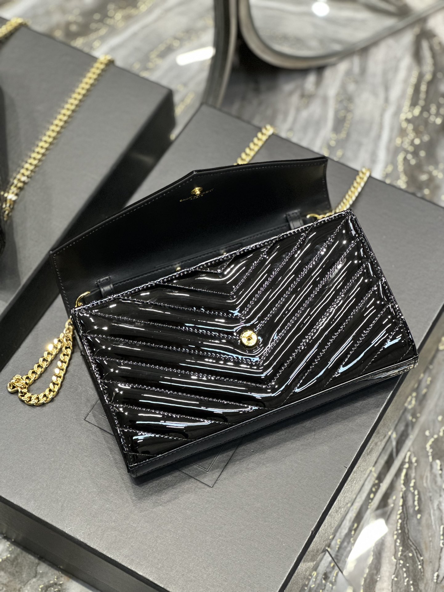 Handbags SAINT LAURENT 377828 size 22.5x14x4 cm - vstockx