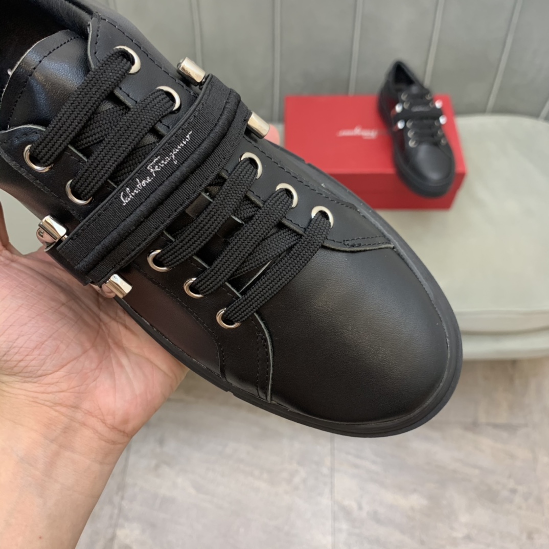 Salvatore Ferragamo Gancini Sneaker 4 - vstockx