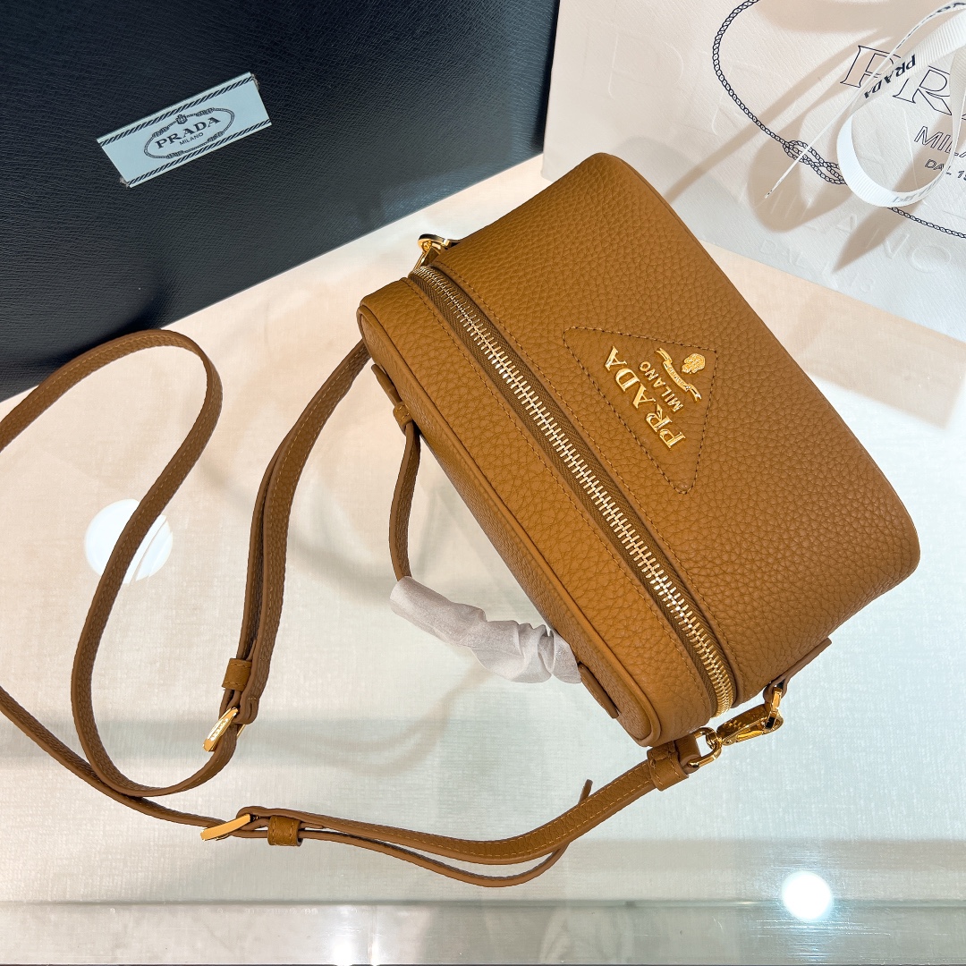 handbags prada 1BH202 18*11.5*7.5 - vstockx