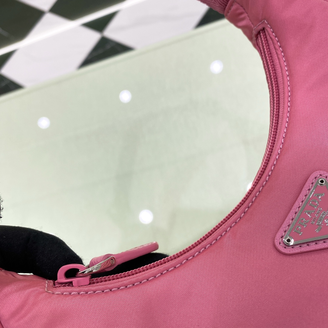 handbags prada Hobo 1NE515 re-edition 2000 Size:22*17*6 - vstockx