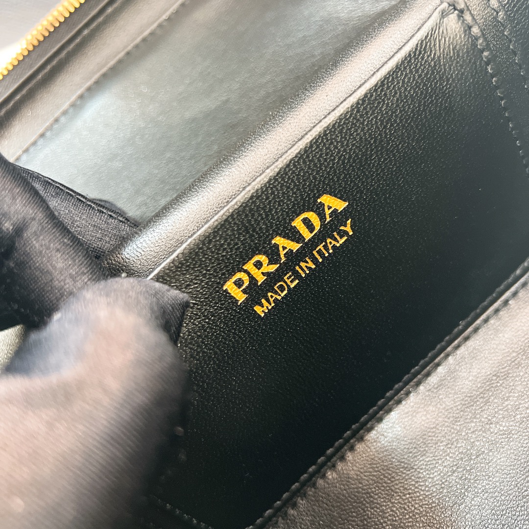 handbags prada 1BH202 18*11.5*7.5 - vstockx