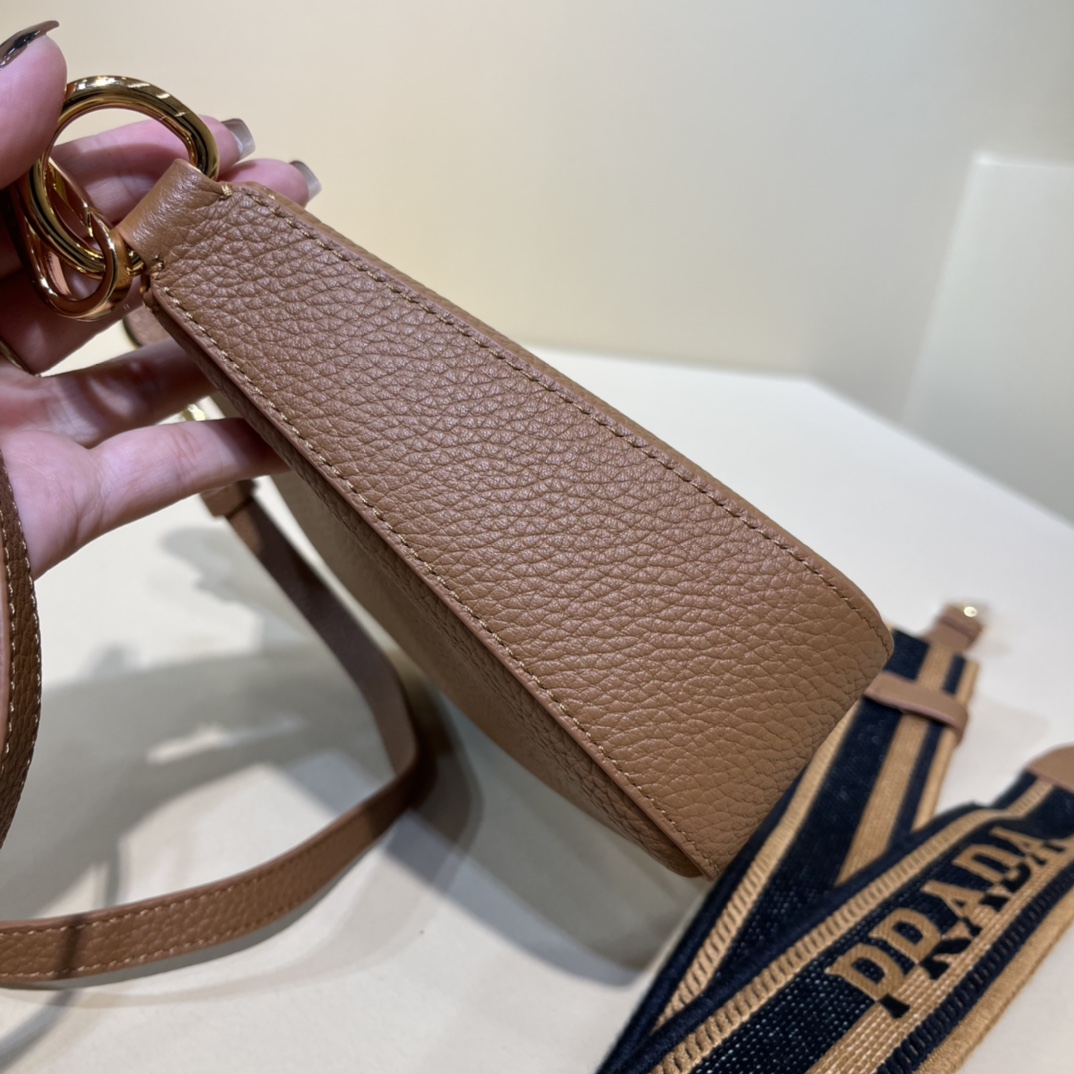 Handbags Prada 1BH193 size:24×18×6 cm - vstockx