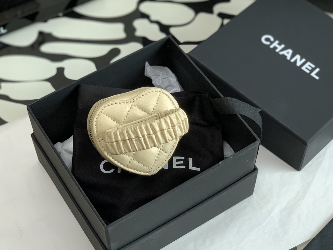 Handbag Chanel size 8*8.5*5.5* cm - vstockx