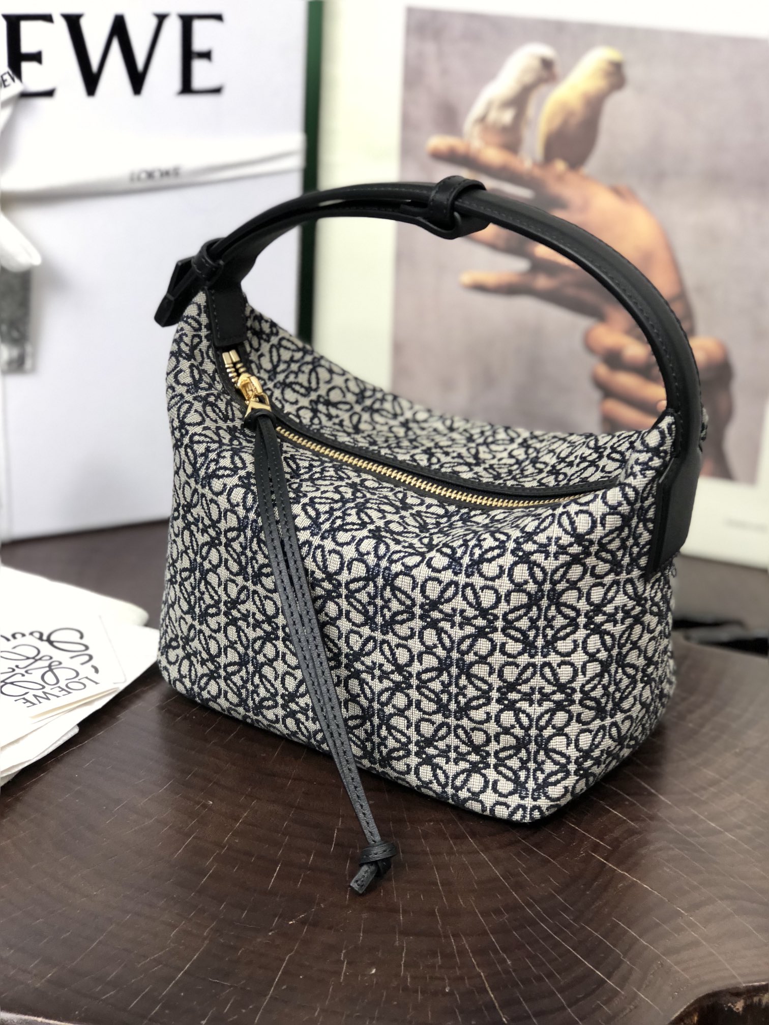 Handbags LOEWE  size:21-12-17 cm - vstockx