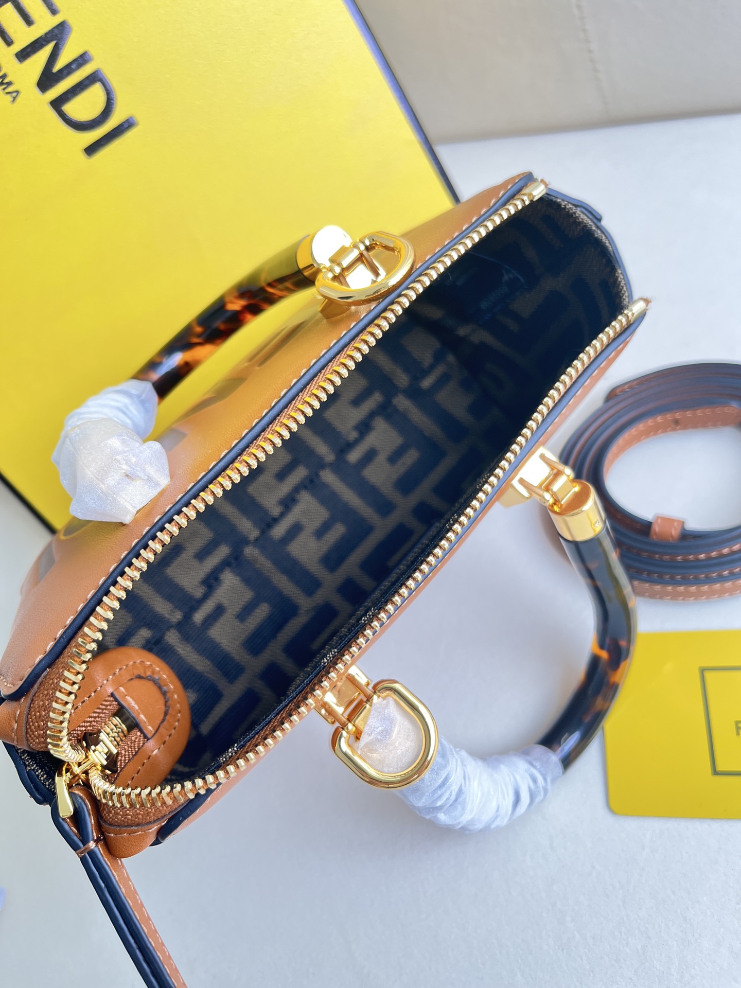 handbags FENDI 8BS067 size:20.5*12*9cm - vstockx