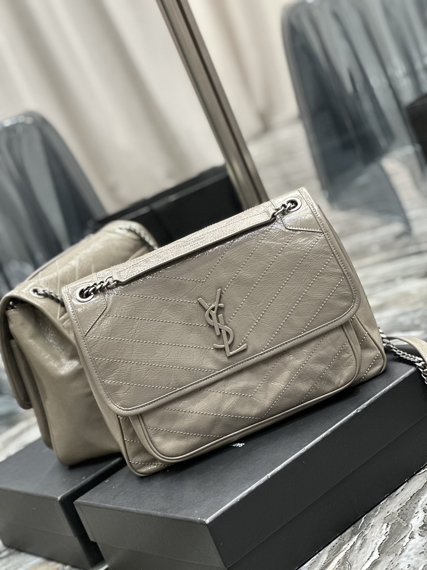 Handbags SAINT LAURENT 498830 size 32x23x9 CM - vstockx