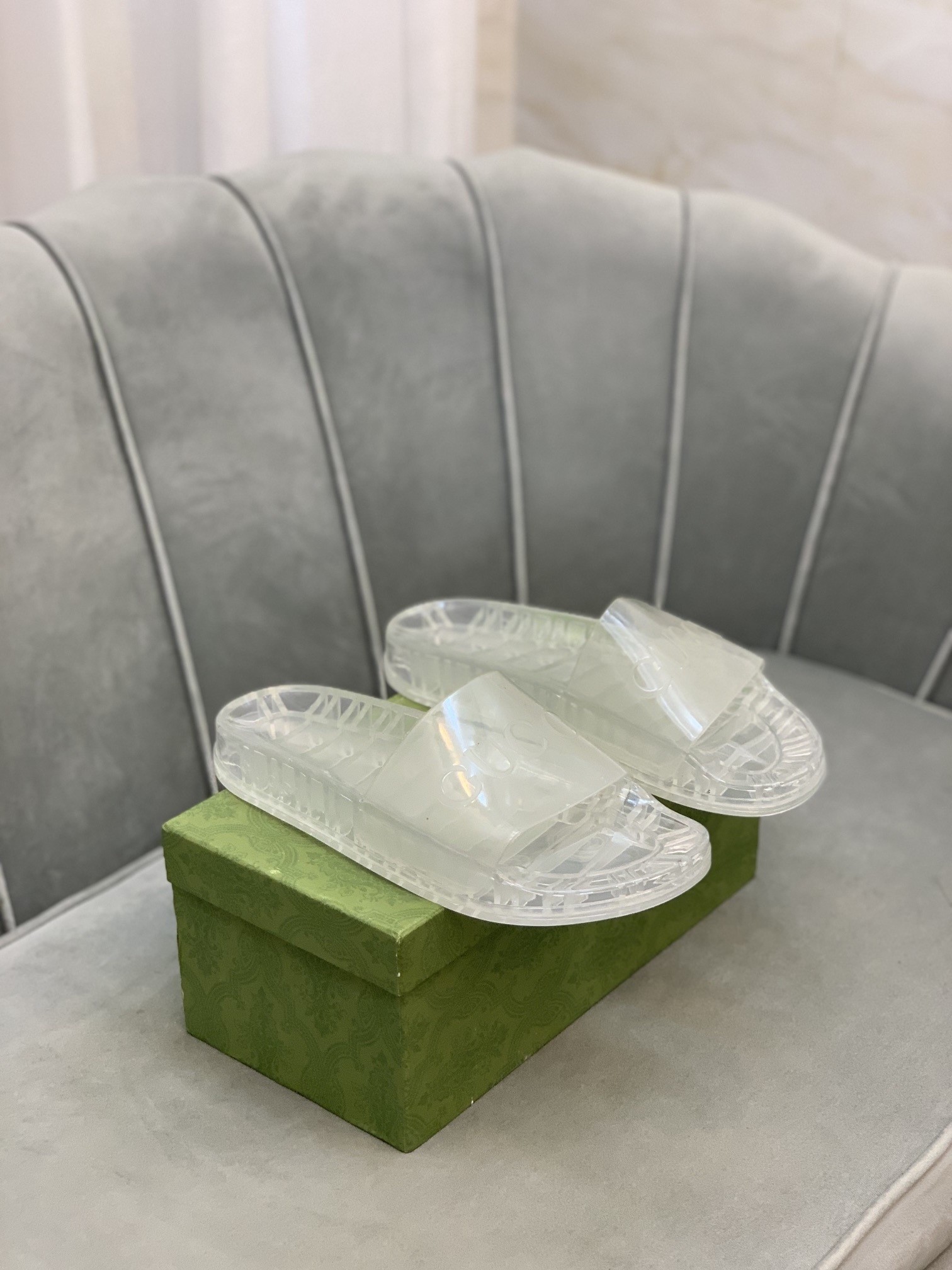 Gucci Slippers 3 - vstockx