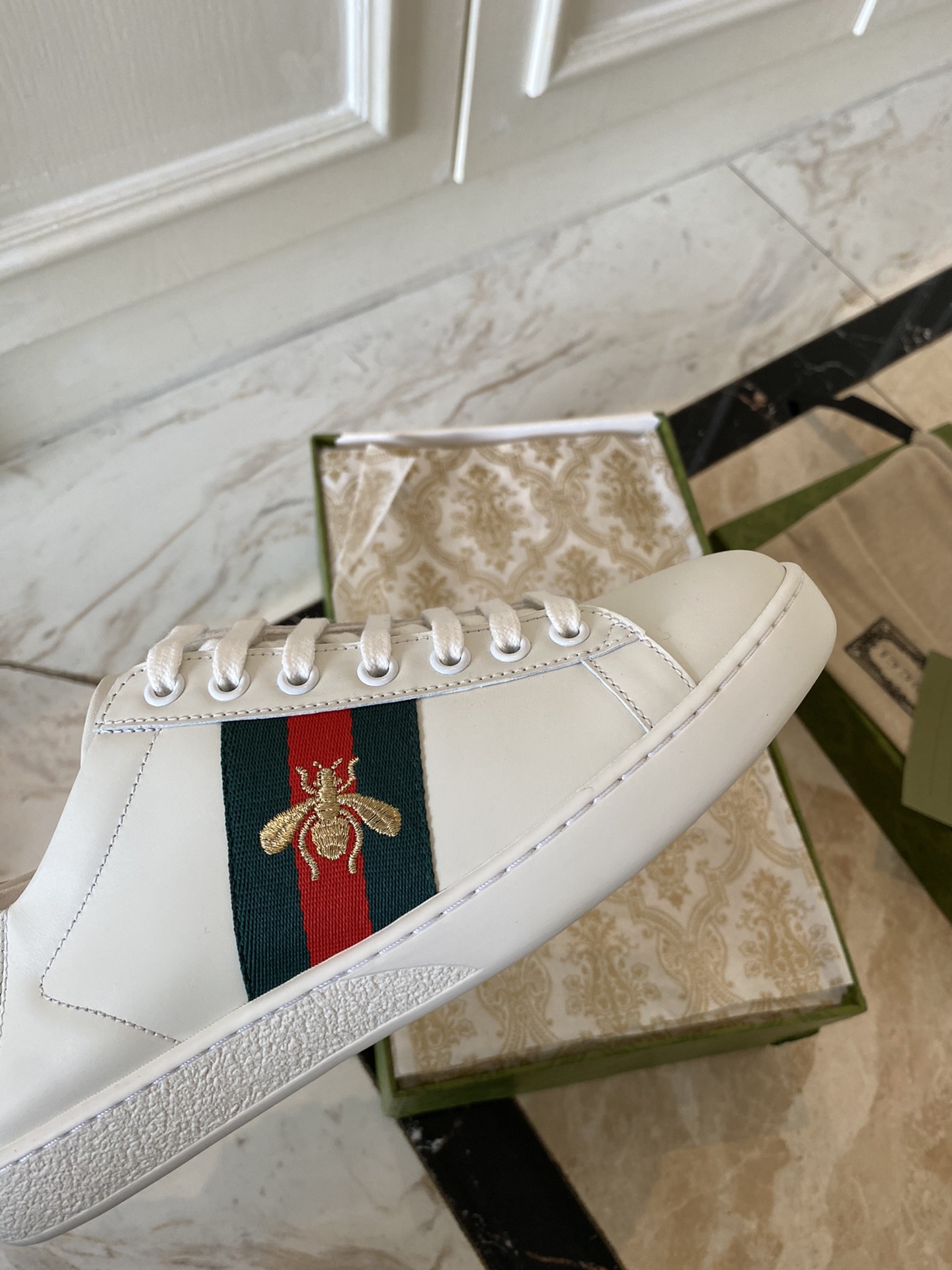 Gucci Women's Ace sneaker with bee sneaker 4 - vstockx