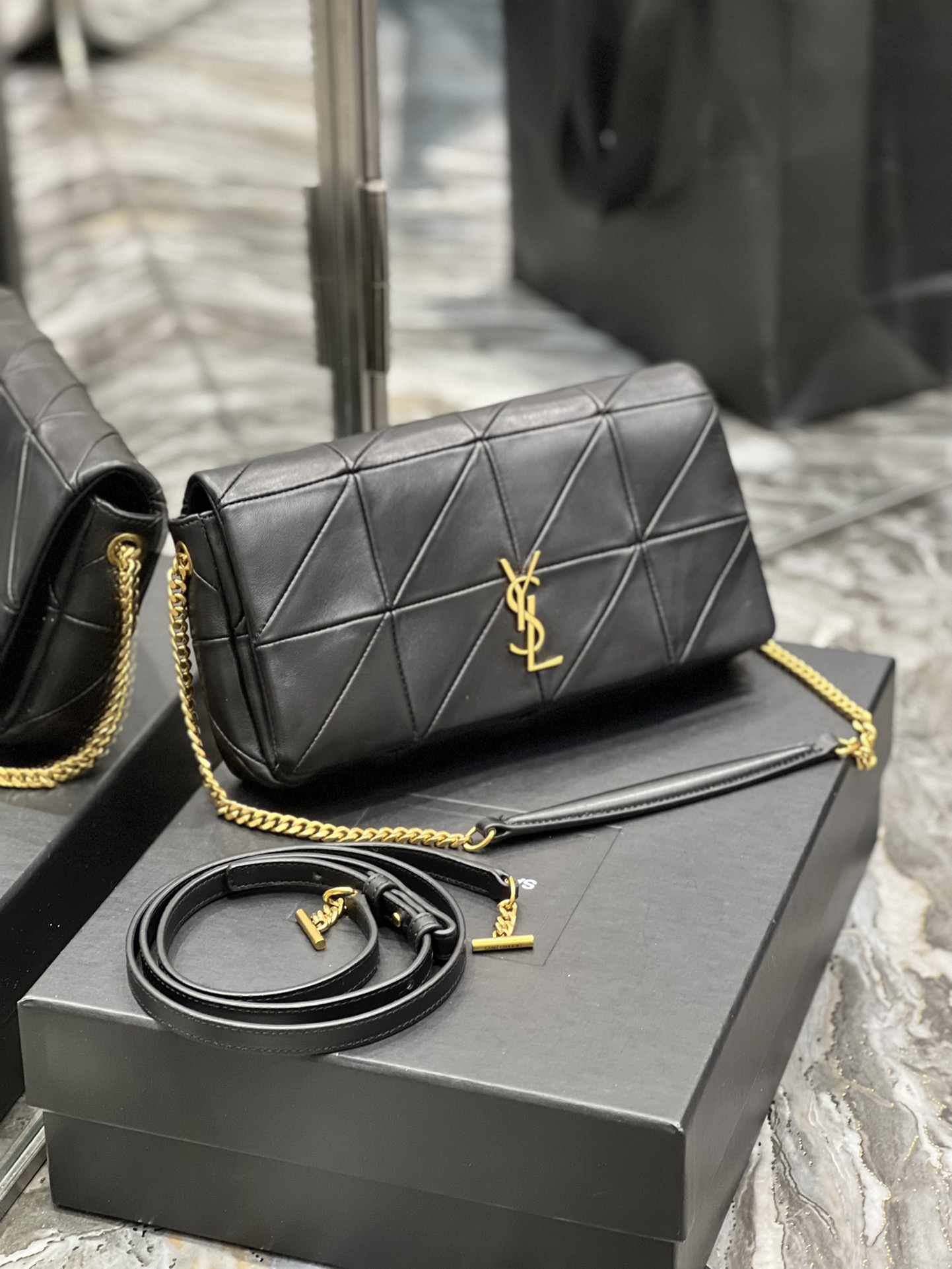 Handbags SAINT LAURENT 605026 size 26.5  14  6 cm - vstockx