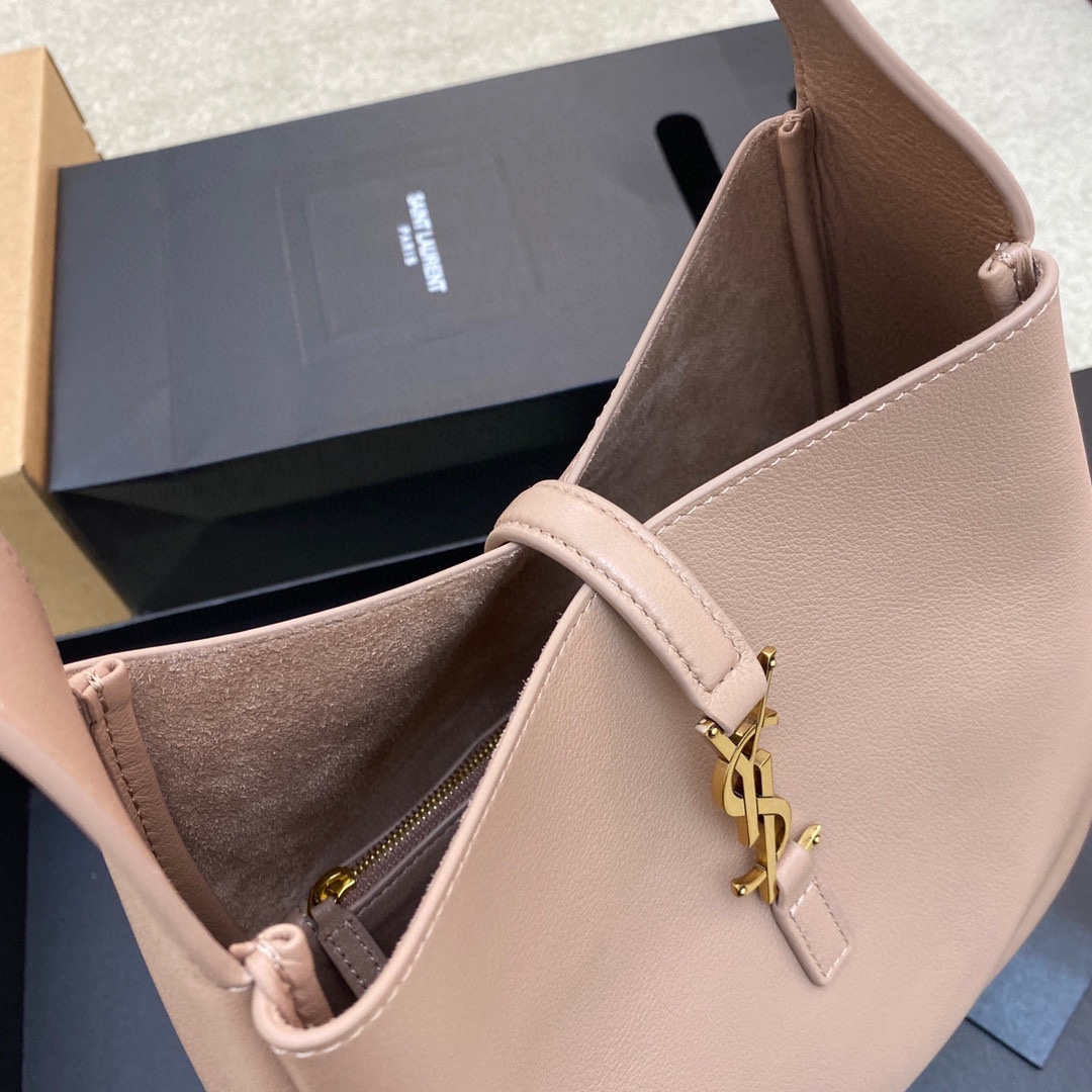 Handbags SAINT LAURENT 713938 size 24.5x16x6 cm - vstockx