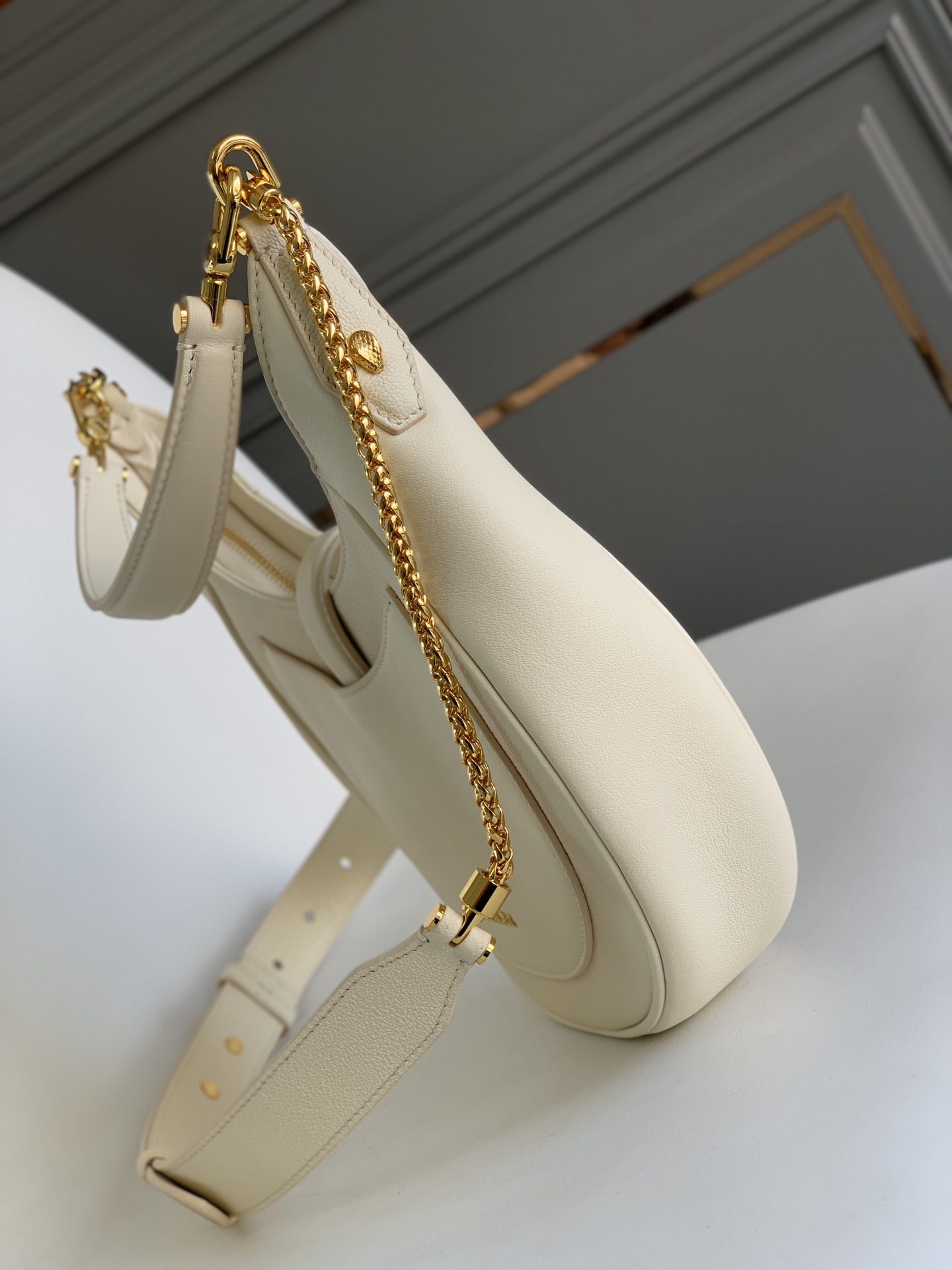 Handbags Bvlgari 2916400511 size:25.5*25*5.5 cm - vstockx