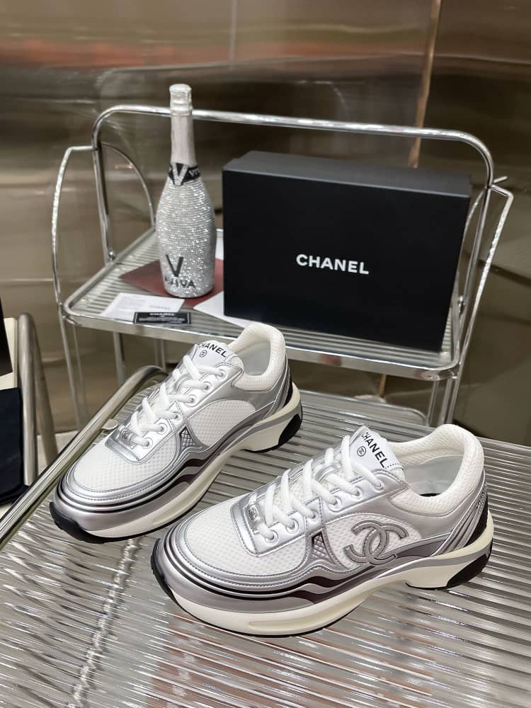 Chanel Wmns CC Logo Sneaker 'White Black' - vstockx