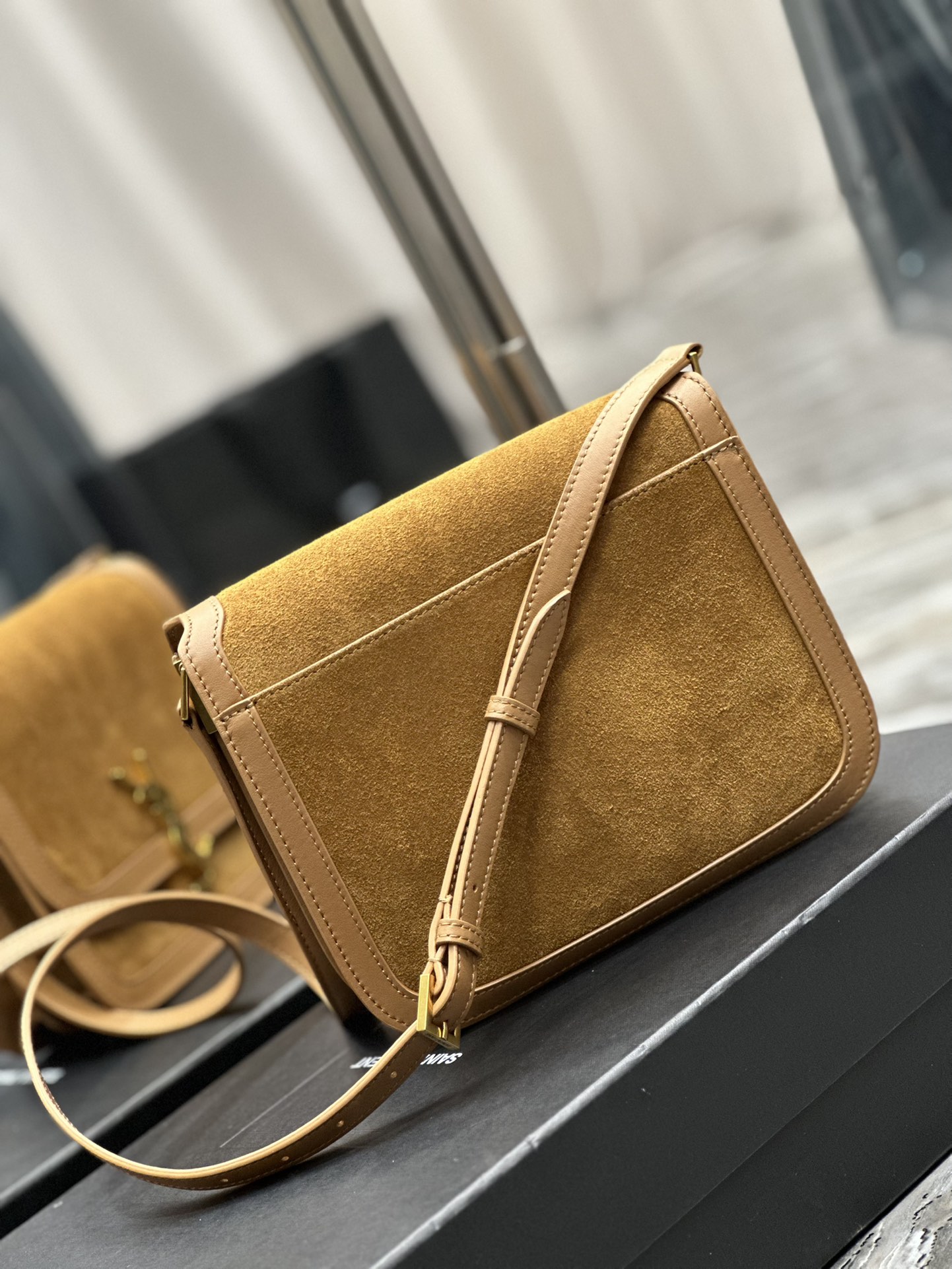 Handbags SAINT LAURENT 635025 size 22x18x5 cm - vstockx