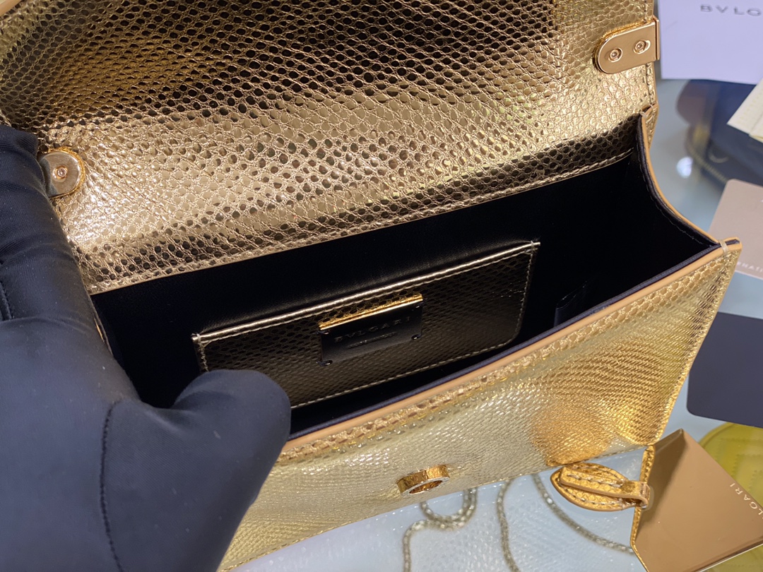 Handbags Bvlgari SERPENTI MULTICHAIN size:19*13.5*6 cm - vstockx