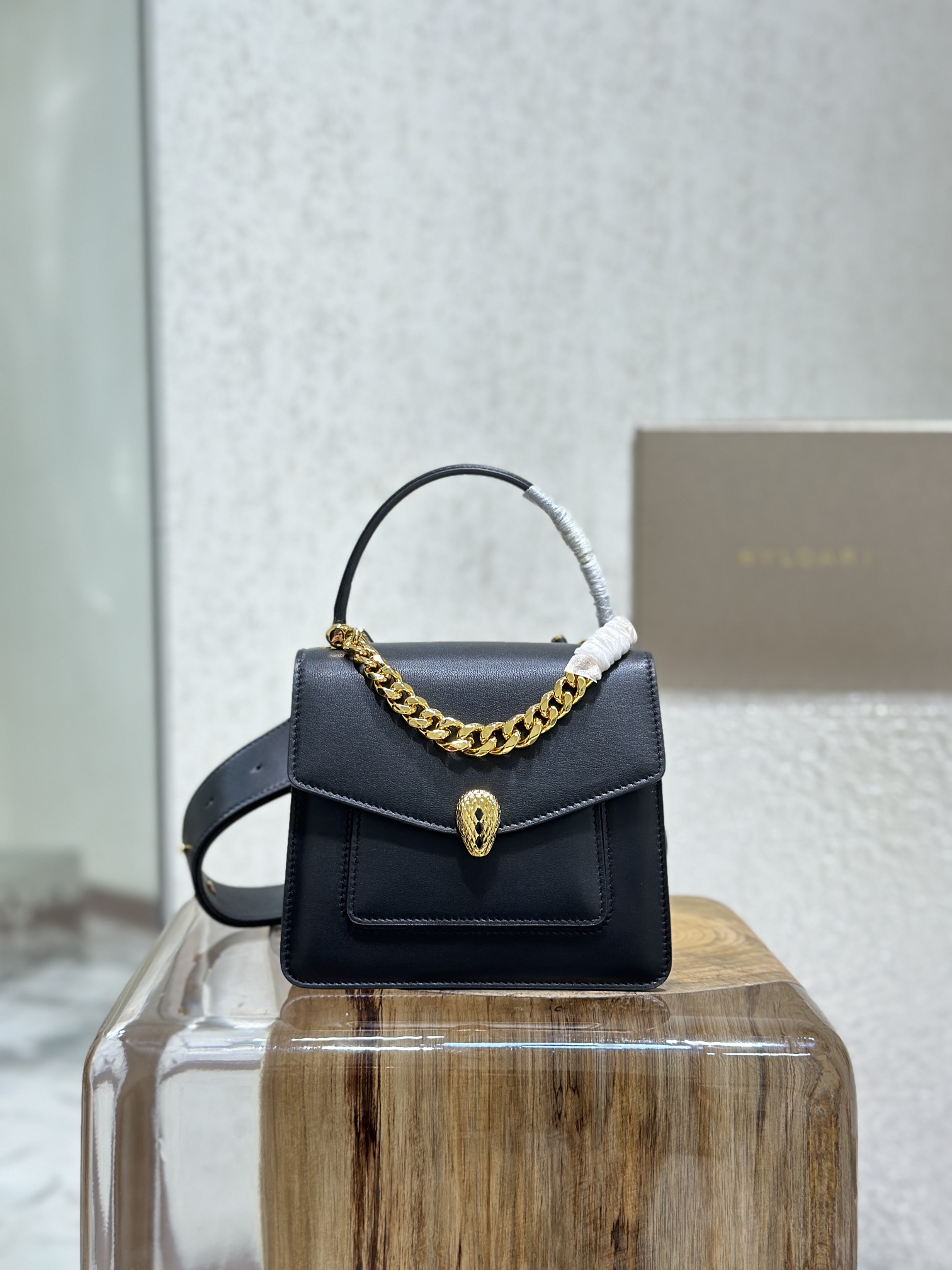 Handbags Bvlgari 290762 size:18*15*9.5 cm - vstockx