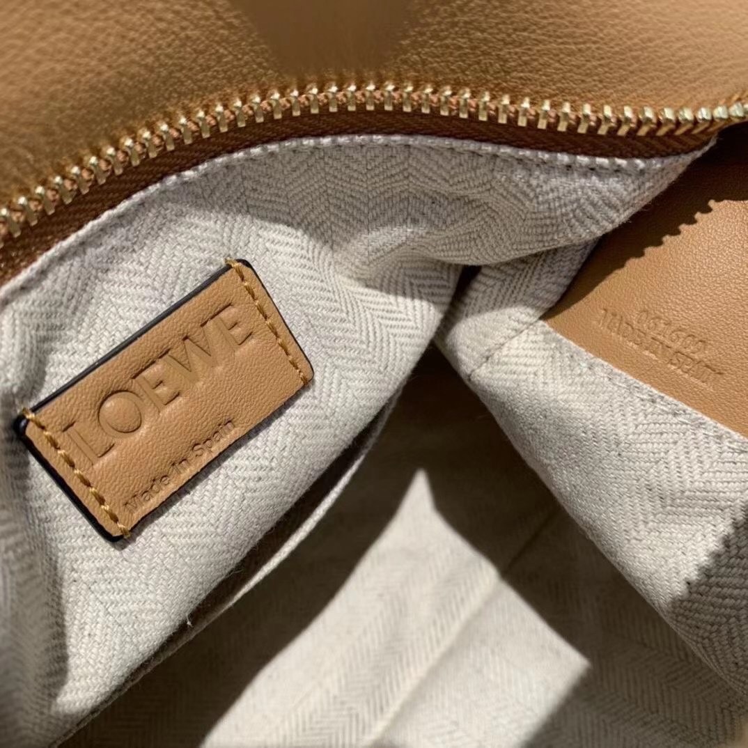 Handbags LOEWE ZP size:2414-11 cm - vstockx