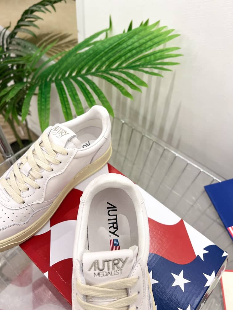 Autry Medalist Leather Low White - vstockx