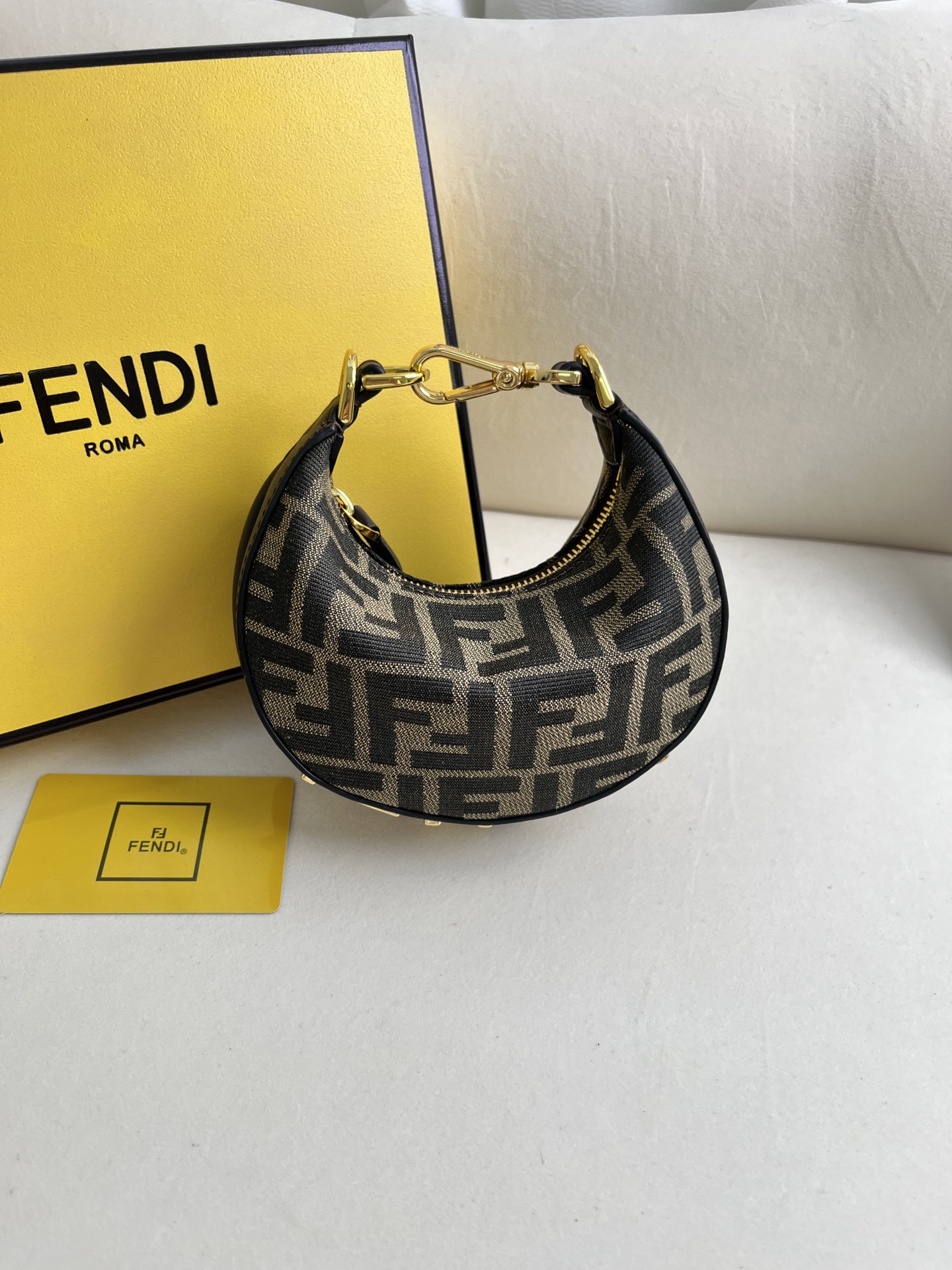 handbags FENDI 208 size:18*13*6.5 - vstockx