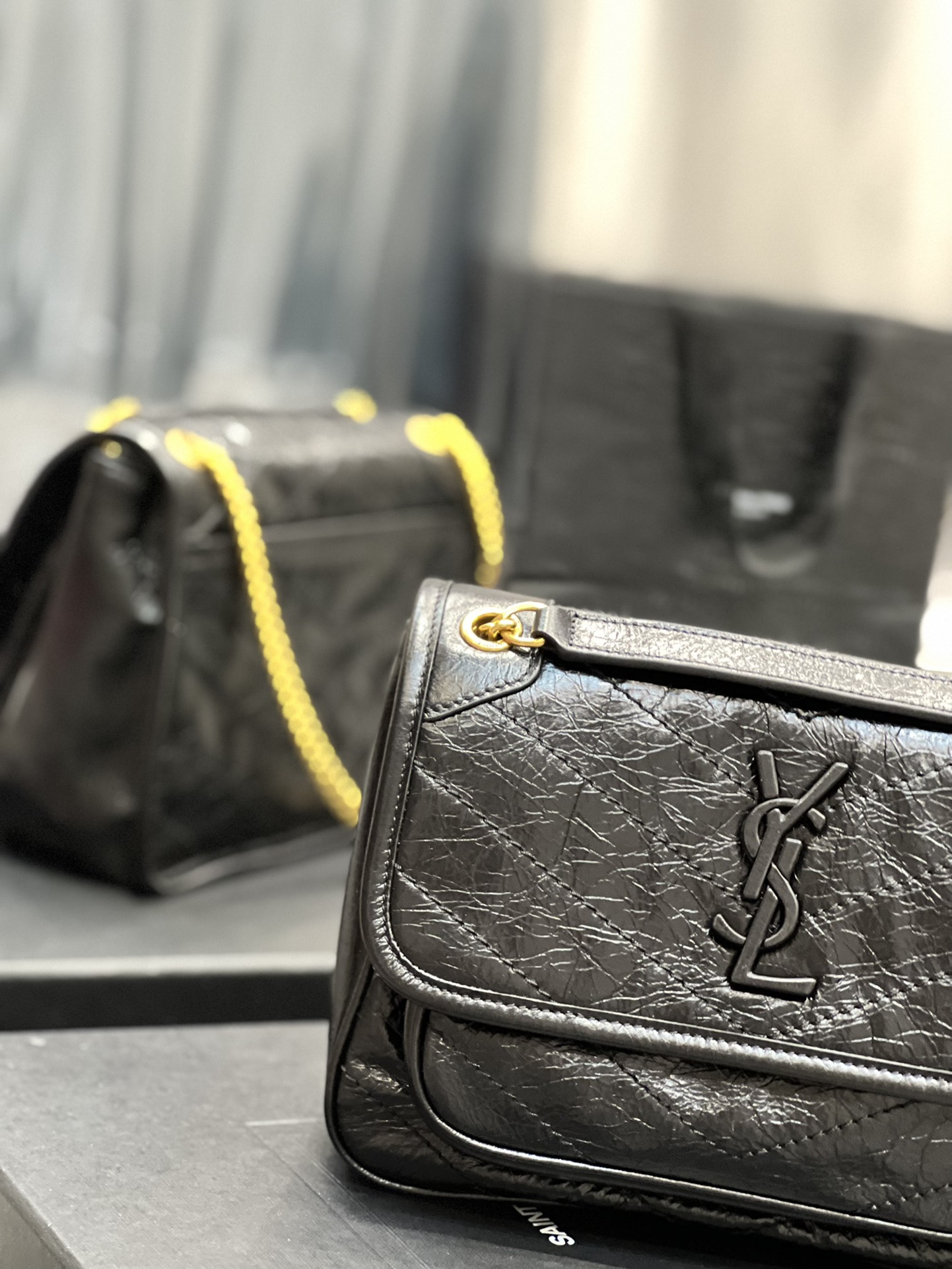Handbags SAINT LAURENT 633151 size 22  16.5  12 cm - vstockx