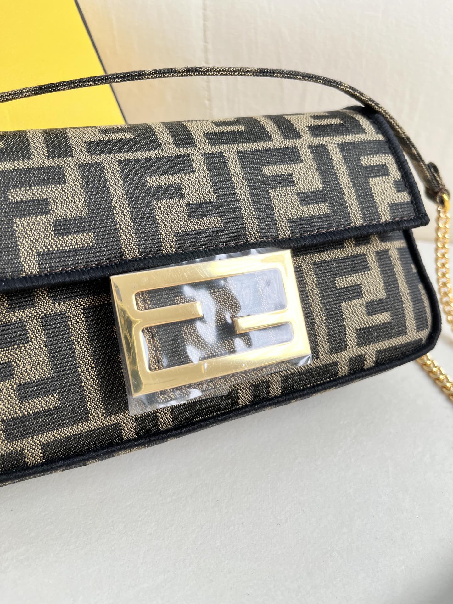 handbags FENDI 103 size:15*27*6cm - vstockx