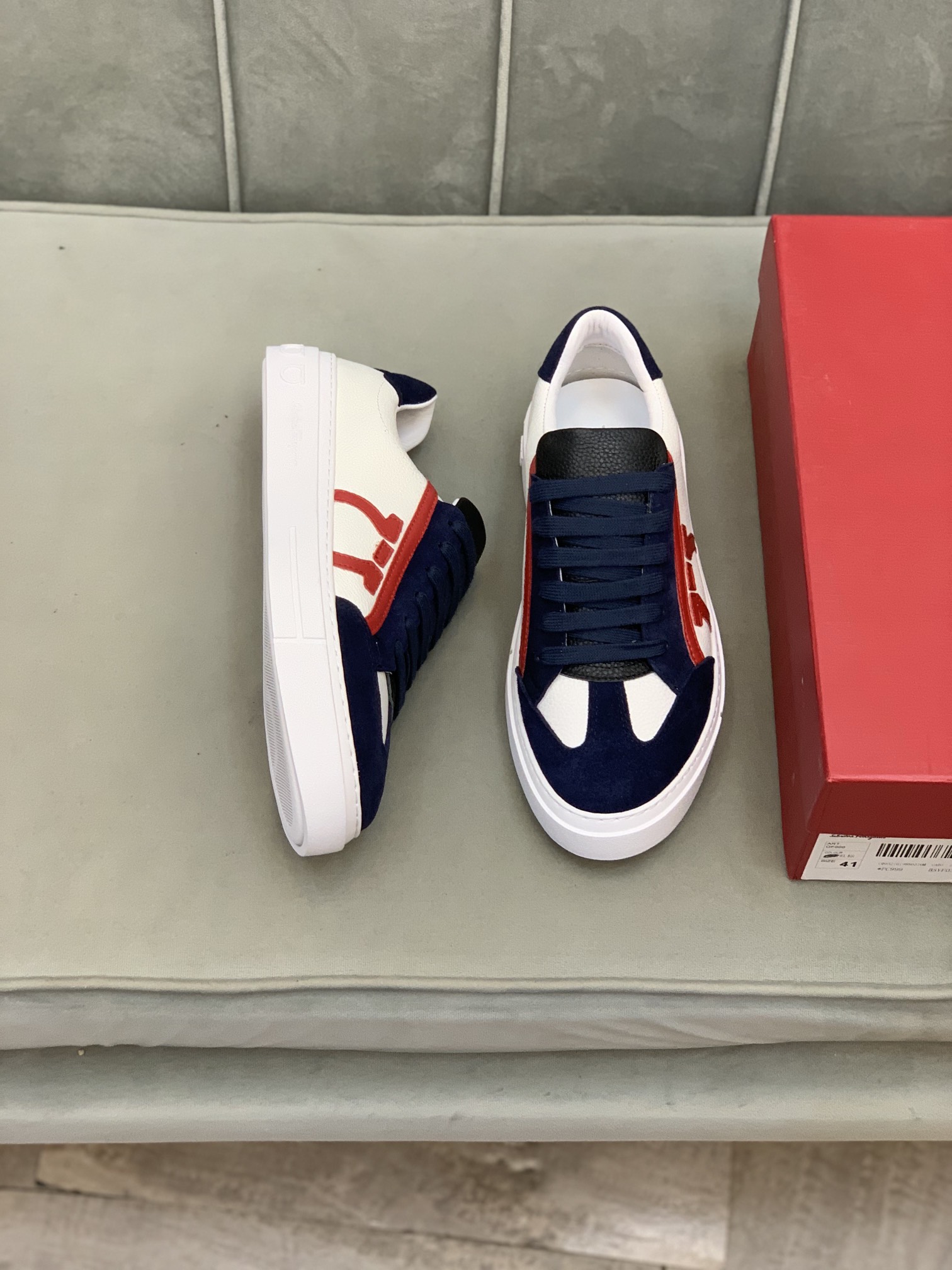 Salvatore Ferragamo Gancini Sneaker 15 - vstockx