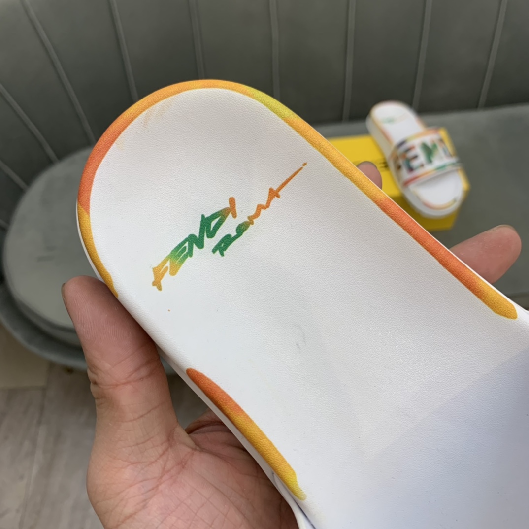 Fendi Slides 6 - vstockx