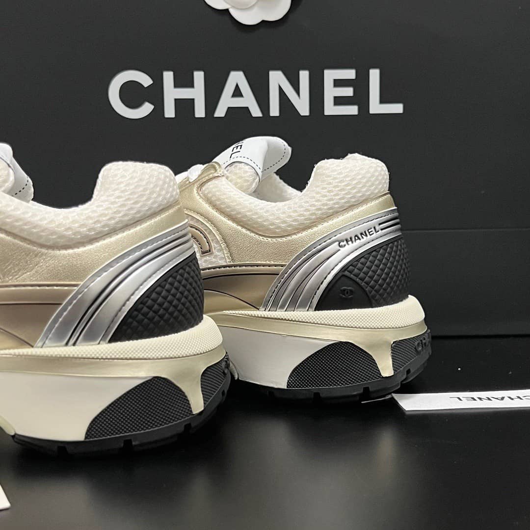 Chanel CC Runner Gold Laminate - vstockx