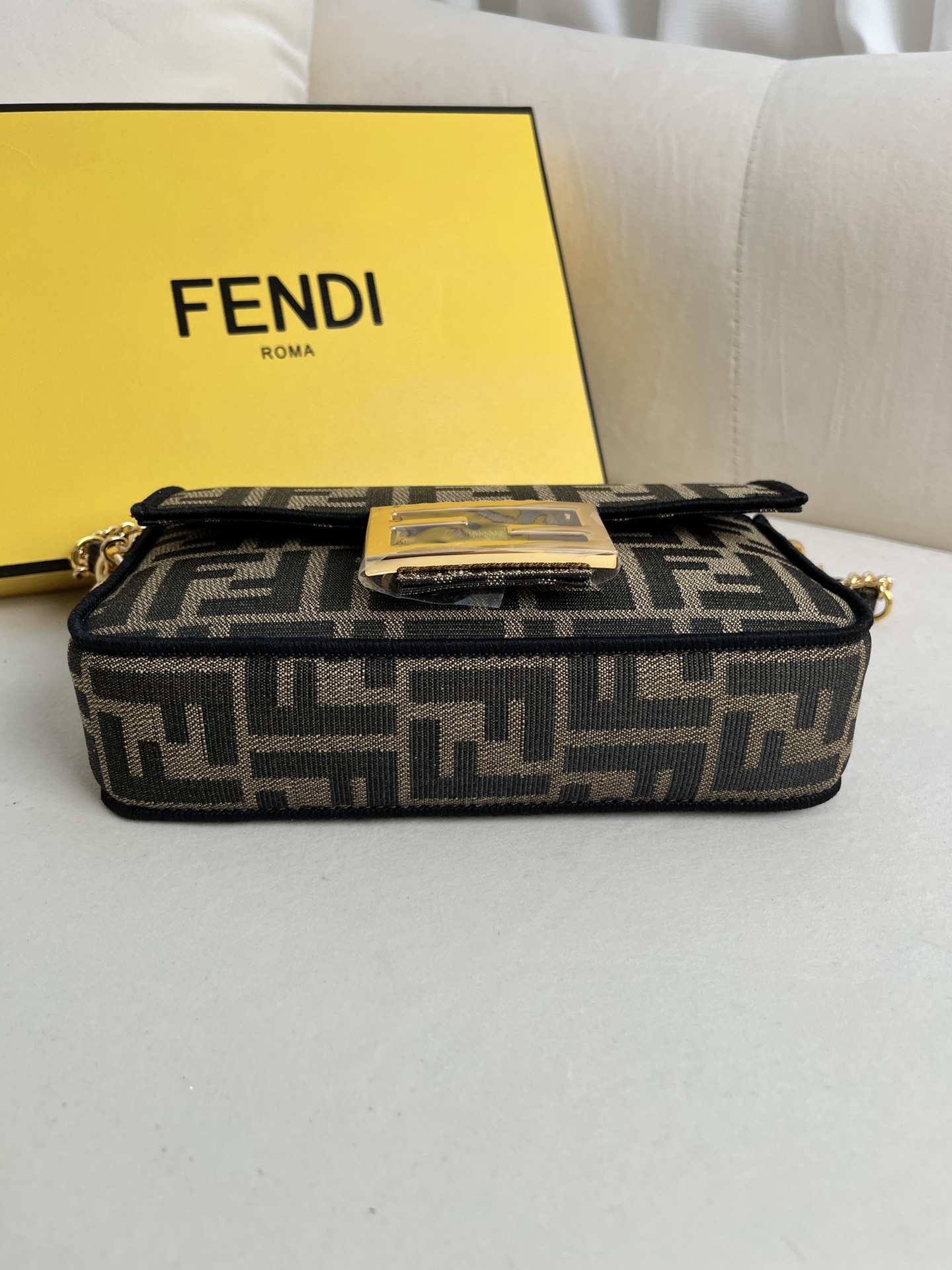 handbags FENDI 103 size:15*27*6cm - vstockx