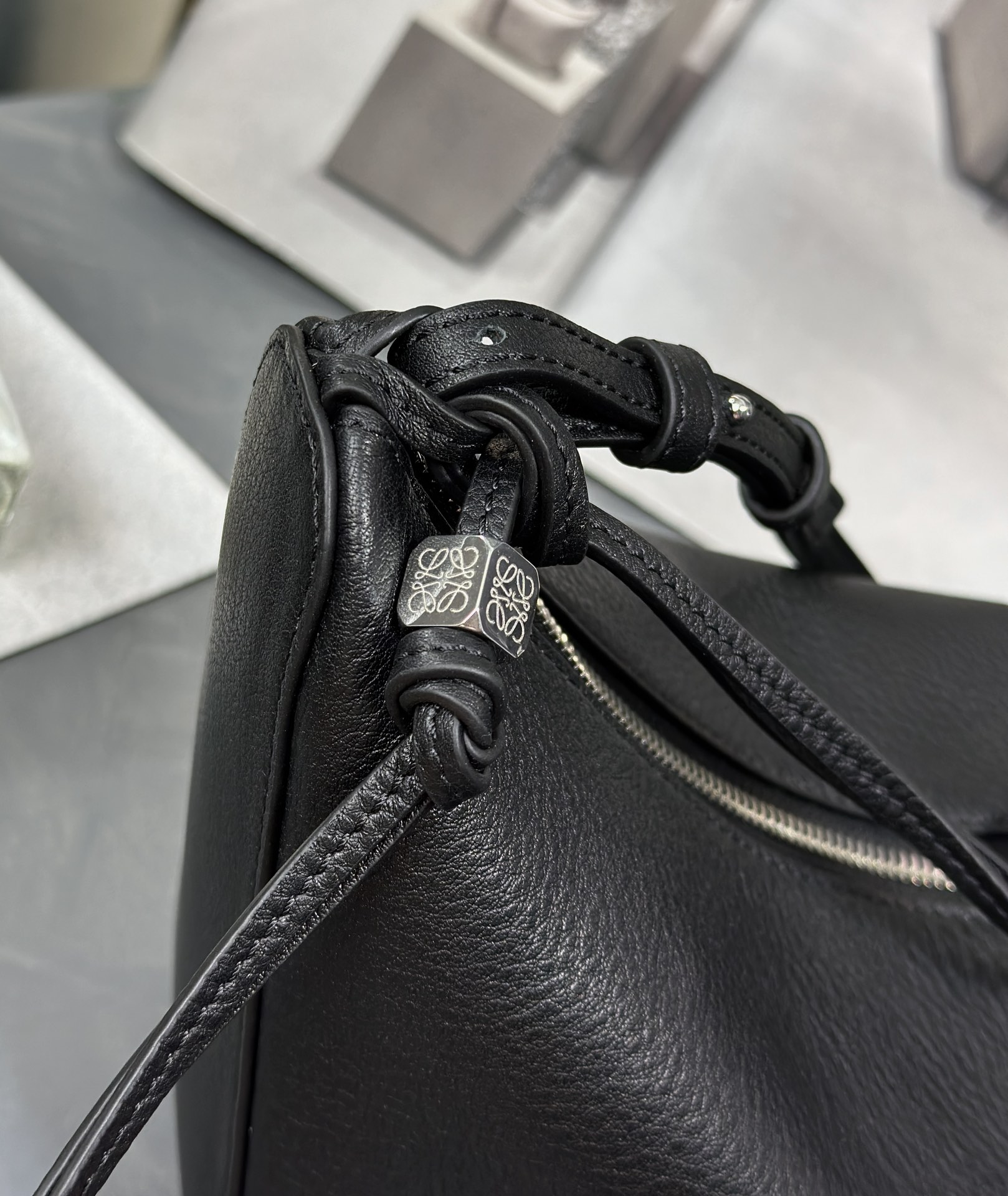 Handbags LOEWE   size:28-17-9.5 cm - vstockx