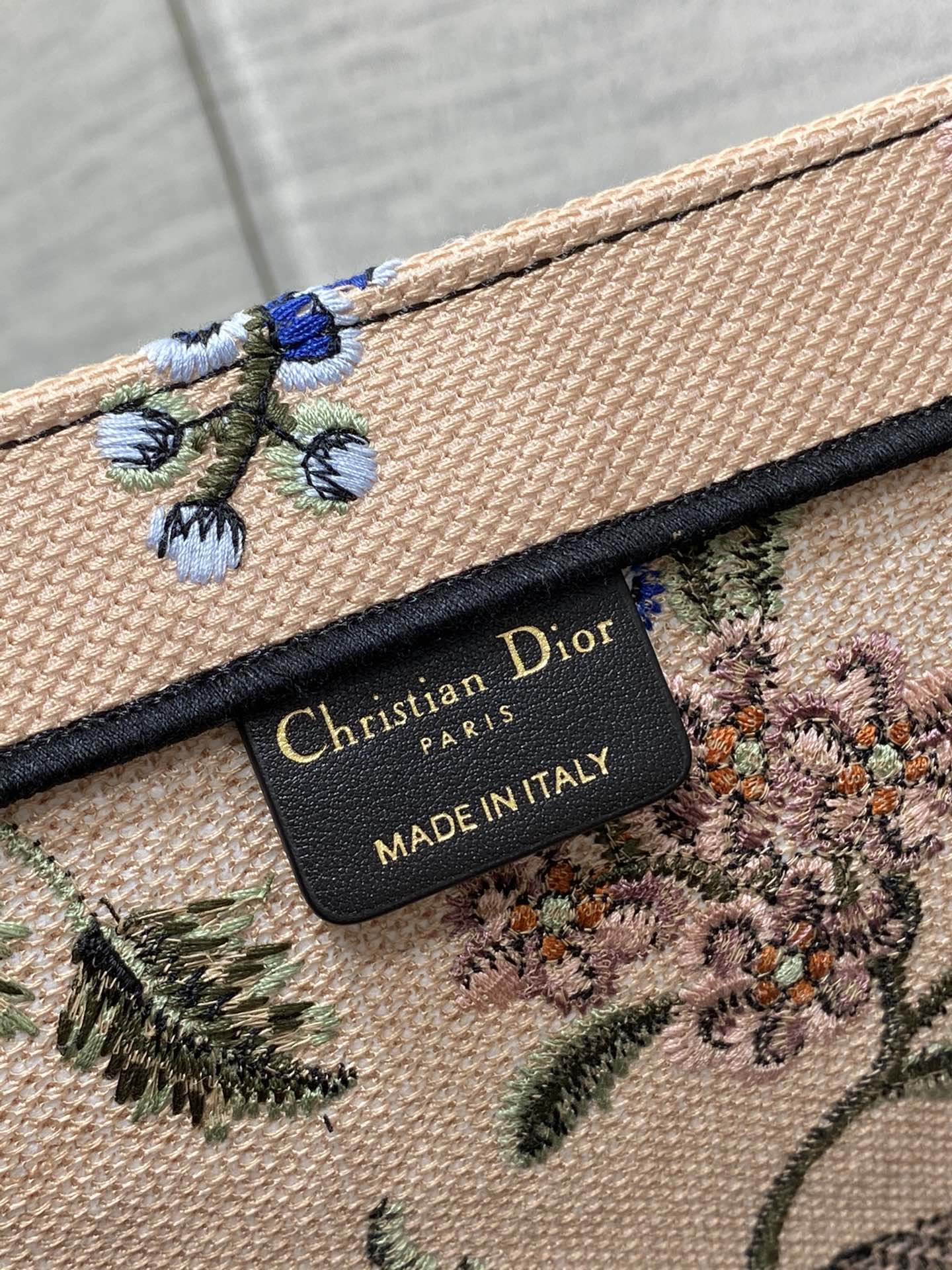 Handbag Dior size 42*18*35 cm - vstockx