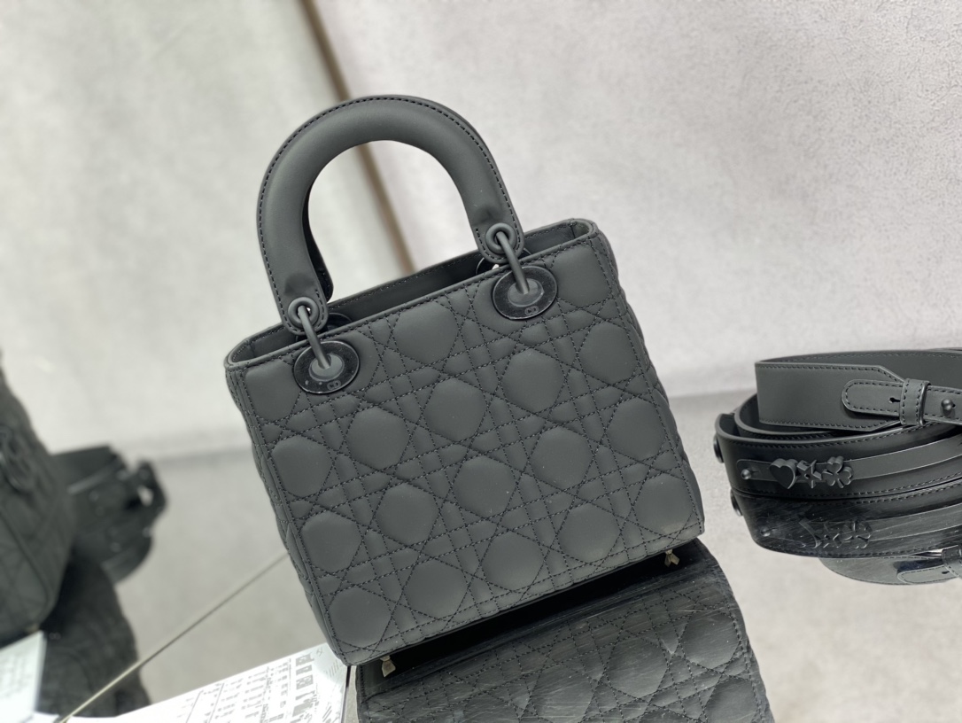 Handbag Dior size 20 cm - vstockx