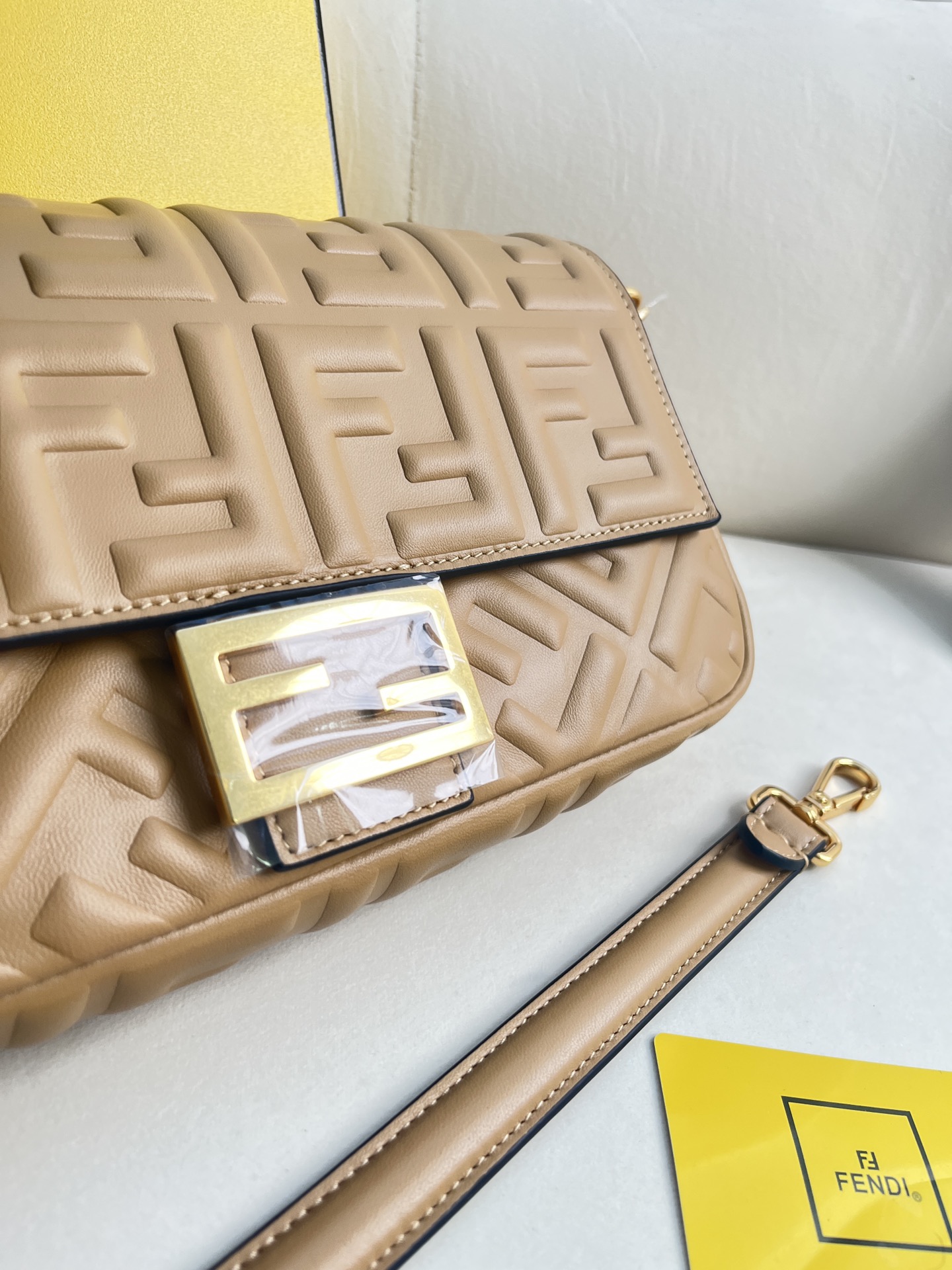 handbags FENDI 211 size:27*15*6cm - vstockx