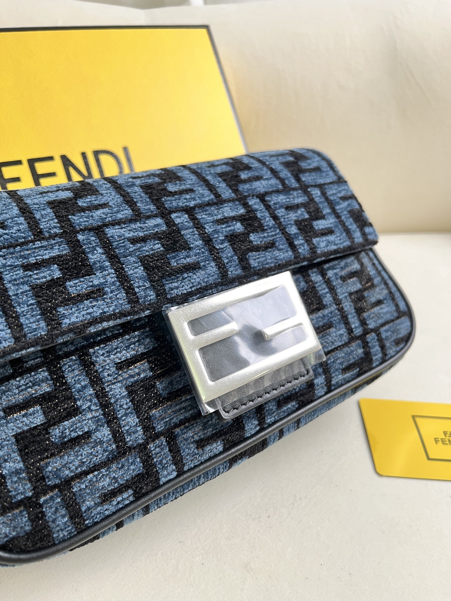 handbags FENDI 232 size:24*14*7cm - vstockx