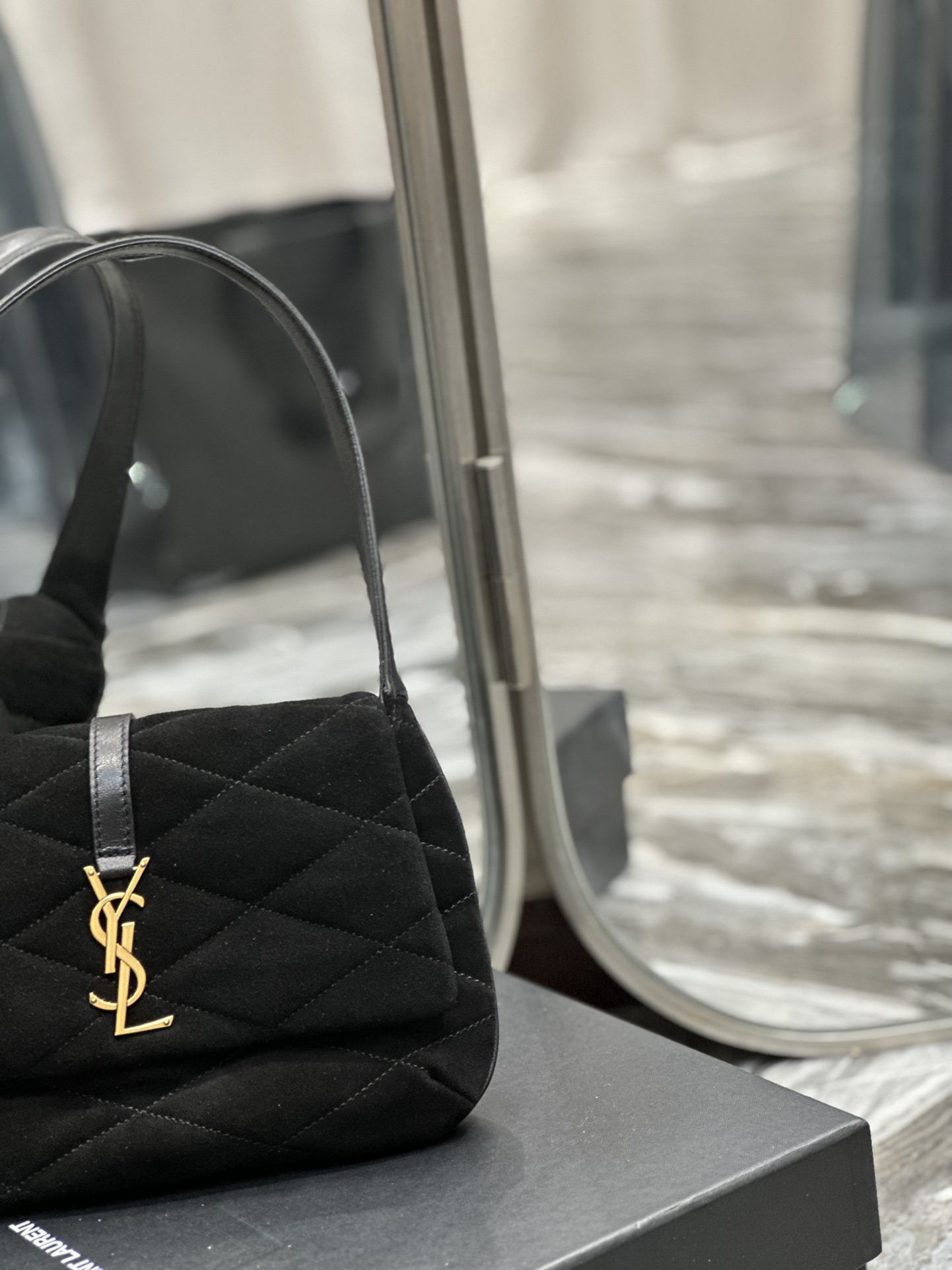 Handbags SAINT LAURENT 698567 size 24  18  5.5 cm - vstockx