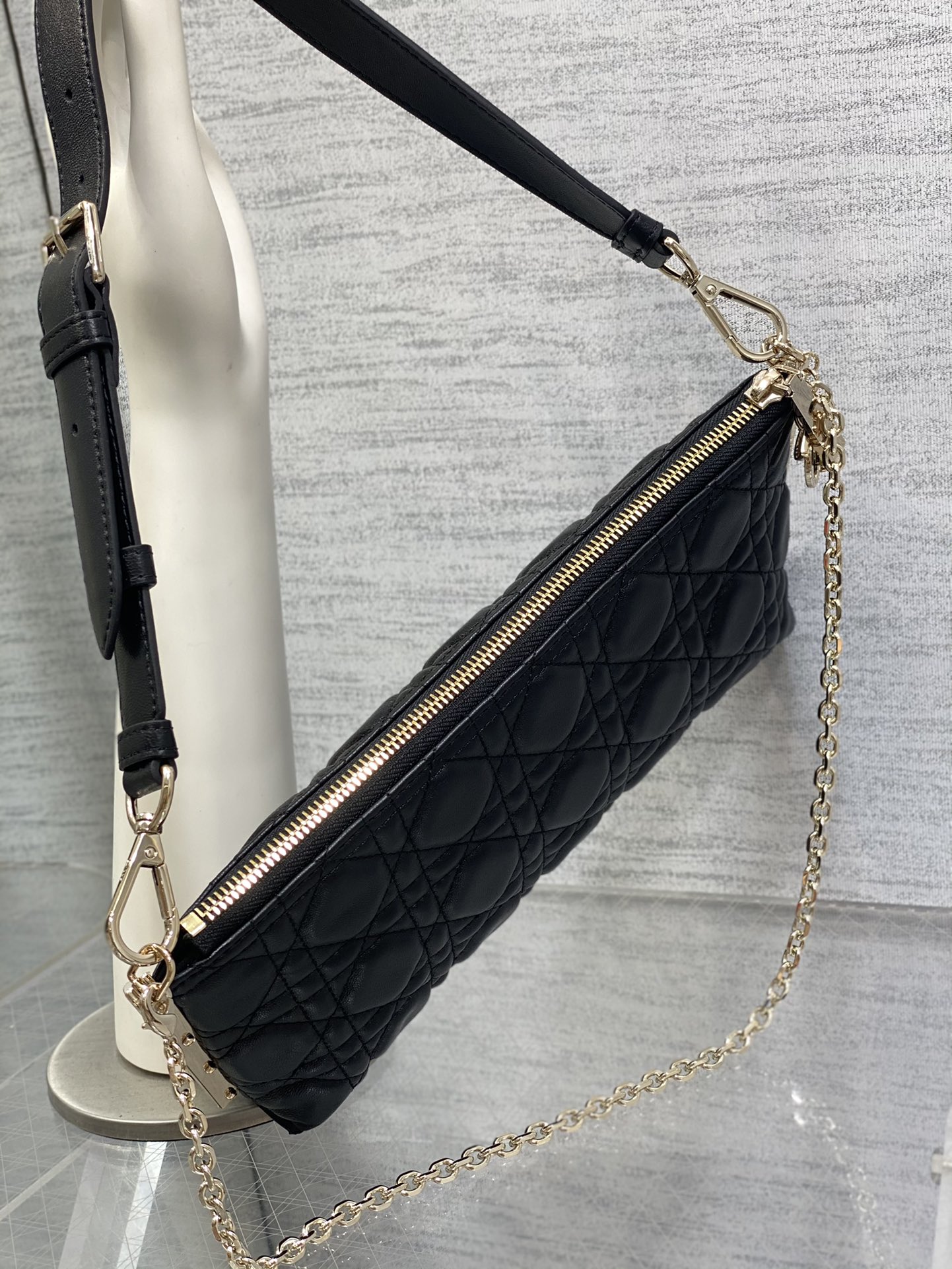 Handbag Dior size 27  12  5 cm - vstockx