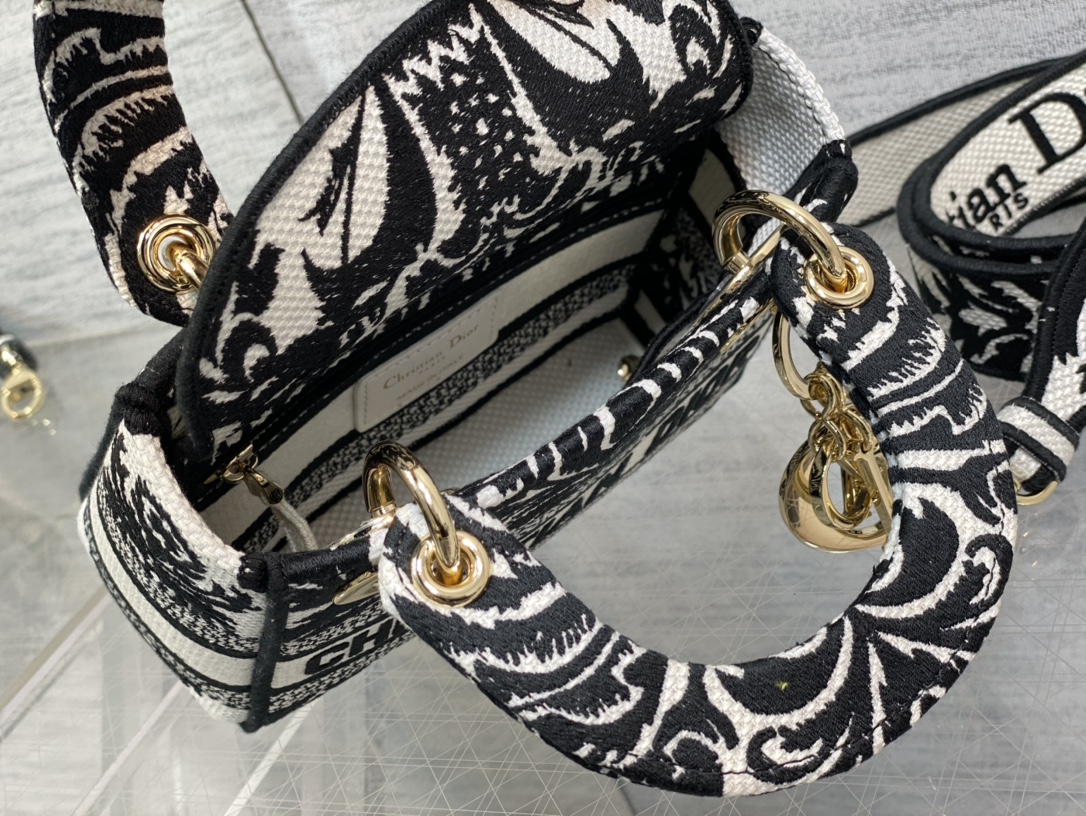 Handbag Dior size 17*7*15 cm - vstockx